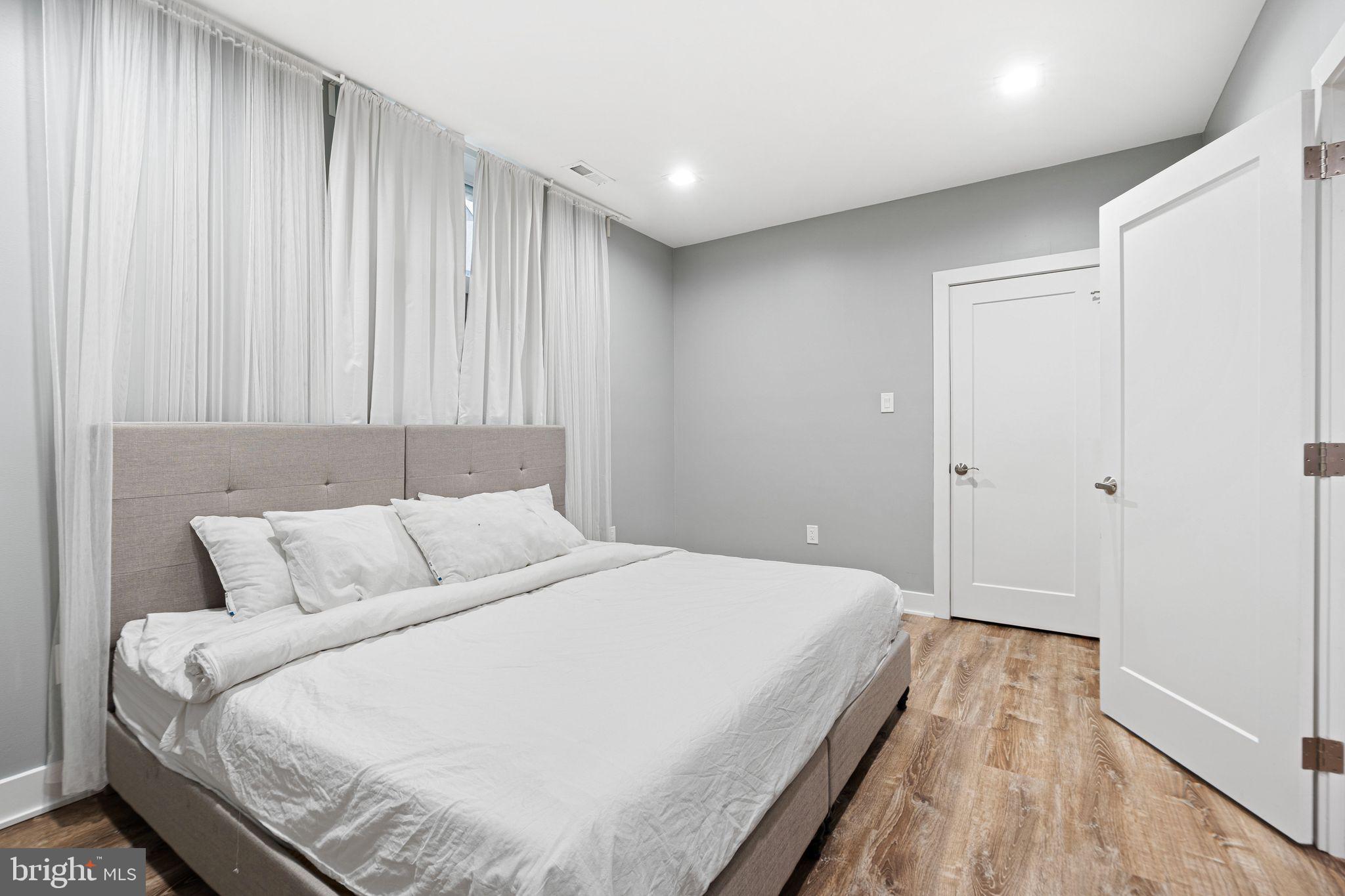 BUSTLETON - Residential