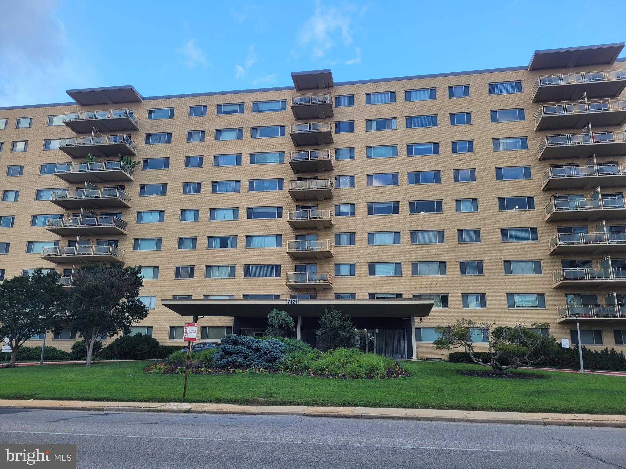 Rarely available 3 bedroom 2 bathroom condo on 2nd floor. Open floor plan features updated kitchen with stainless steel appliances, granite countertops, double sink, laundry in unit, balcony.