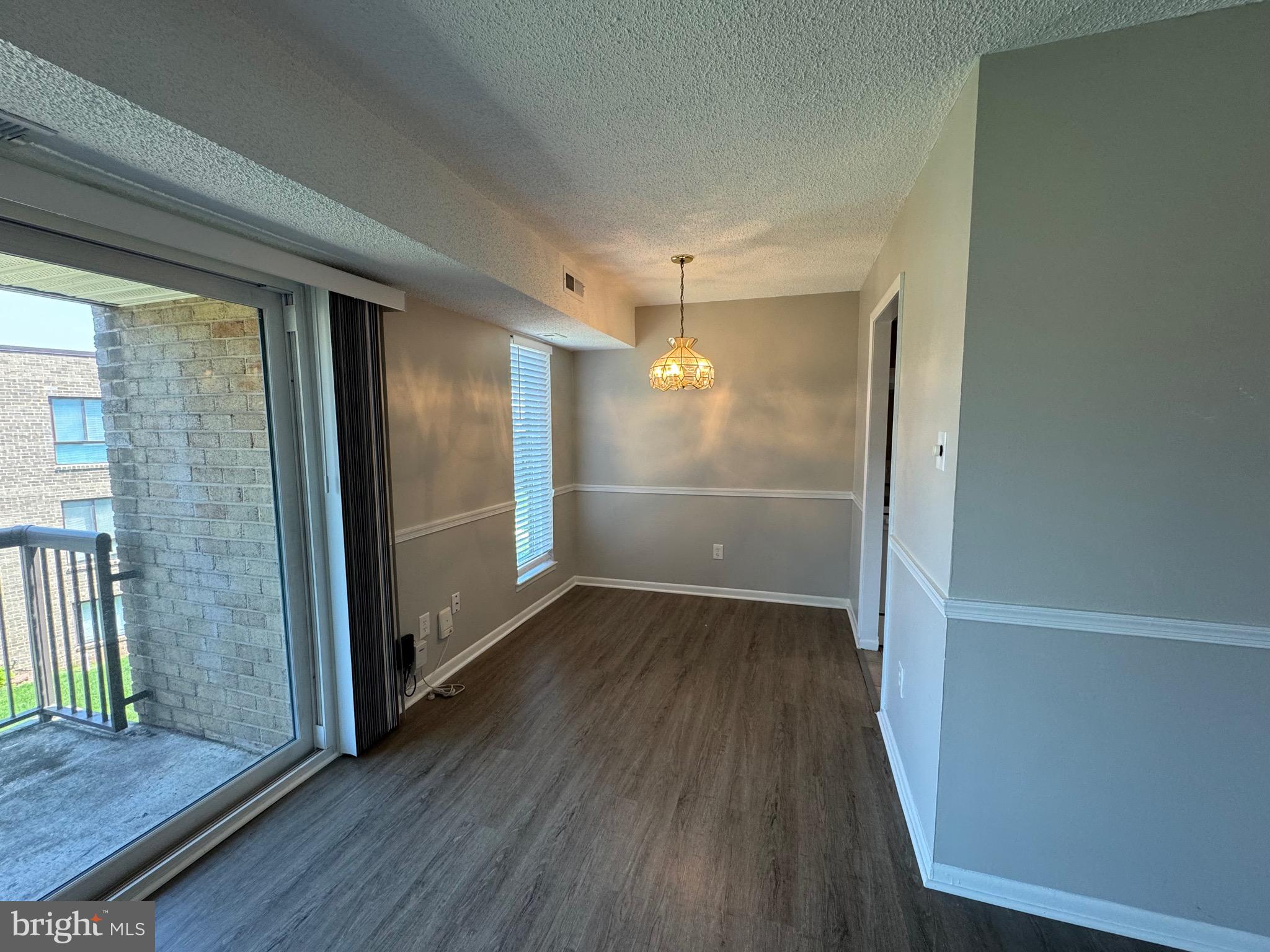 SUMMERTREE CONDO APTS - Residential Lease