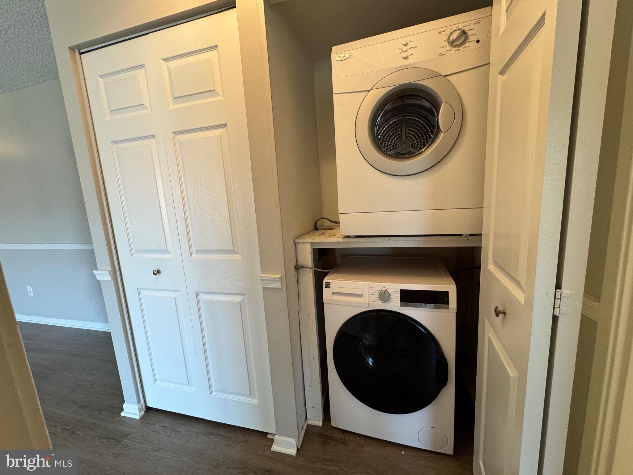 SUMMERTREE CONDO APTS - Residential Lease