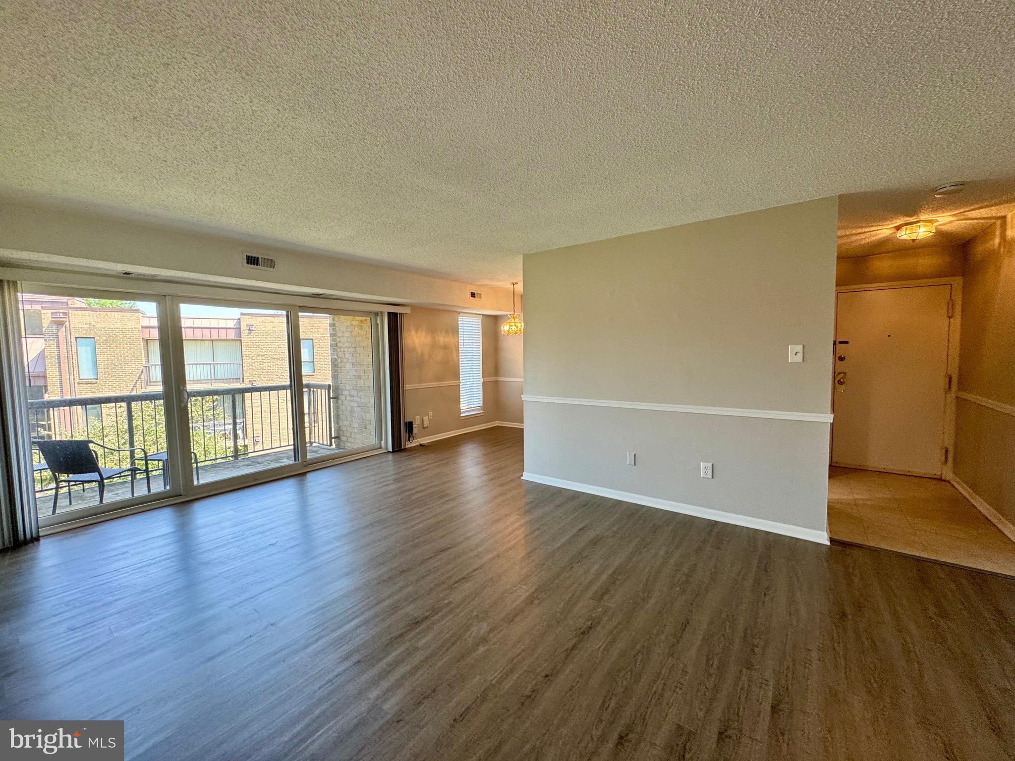 SUMMERTREE CONDO APTS - Residential Lease