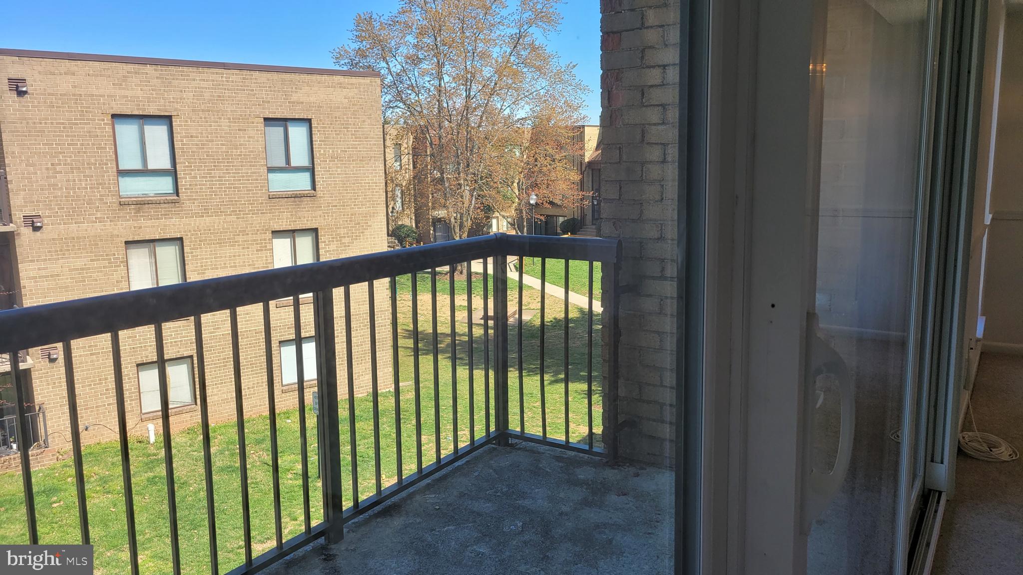 SUMMERTREE CONDO APTS - Residential Lease