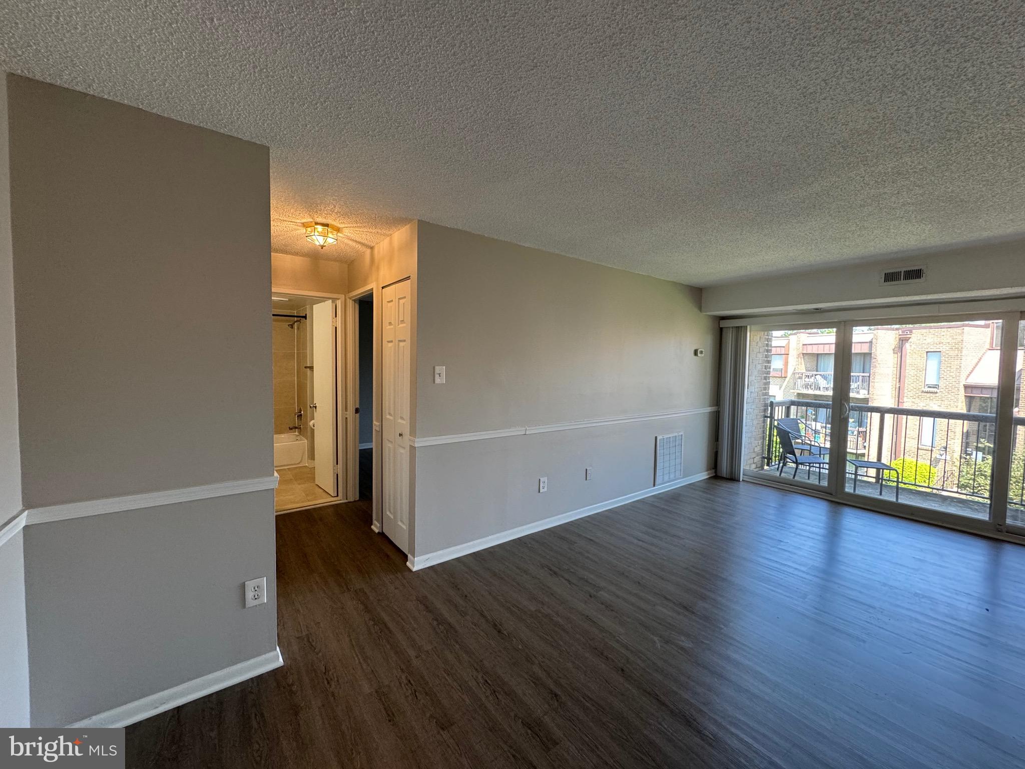 SUMMERTREE CONDO APTS - Residential Lease
