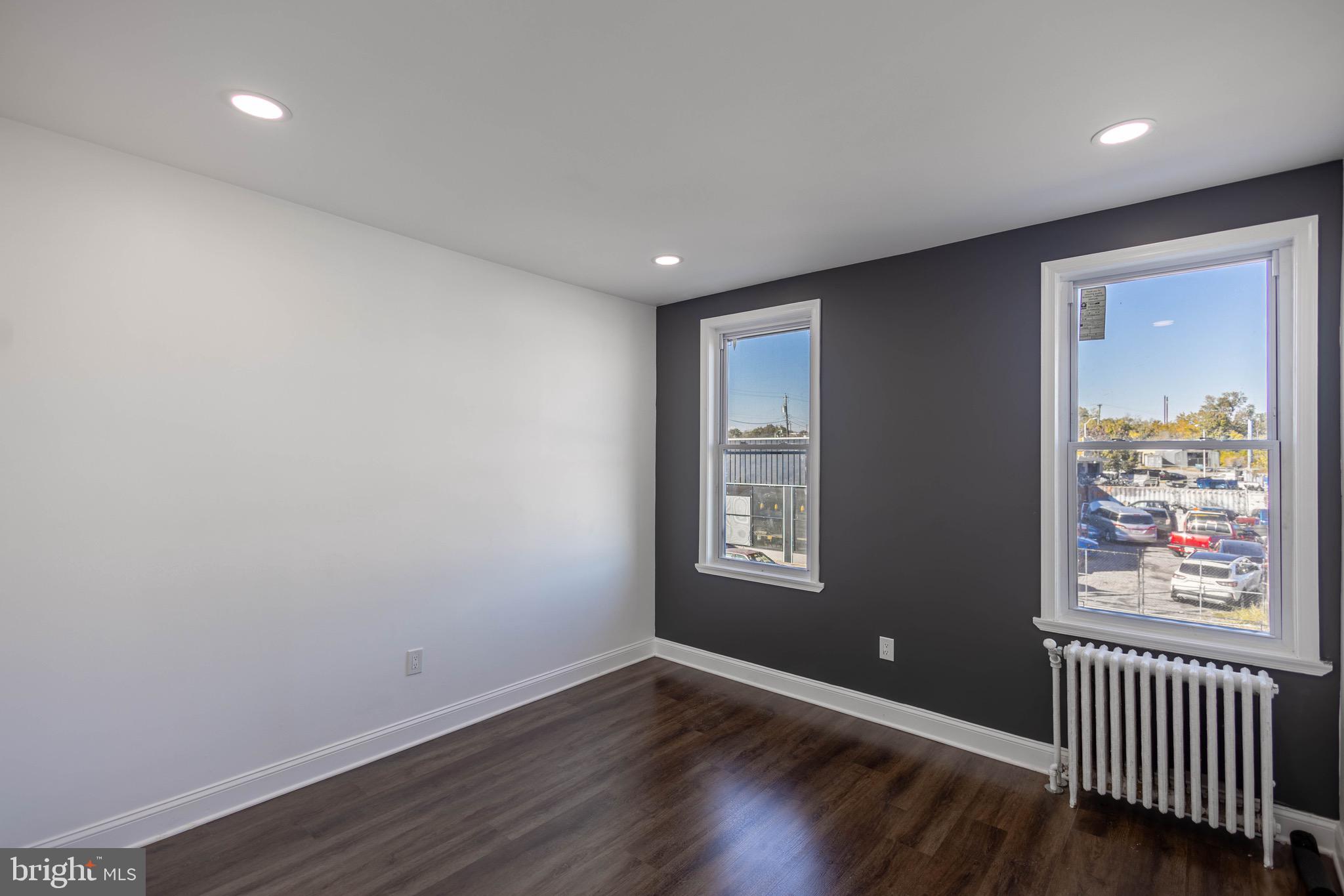 ELLWOOD PARK - Residential Lease