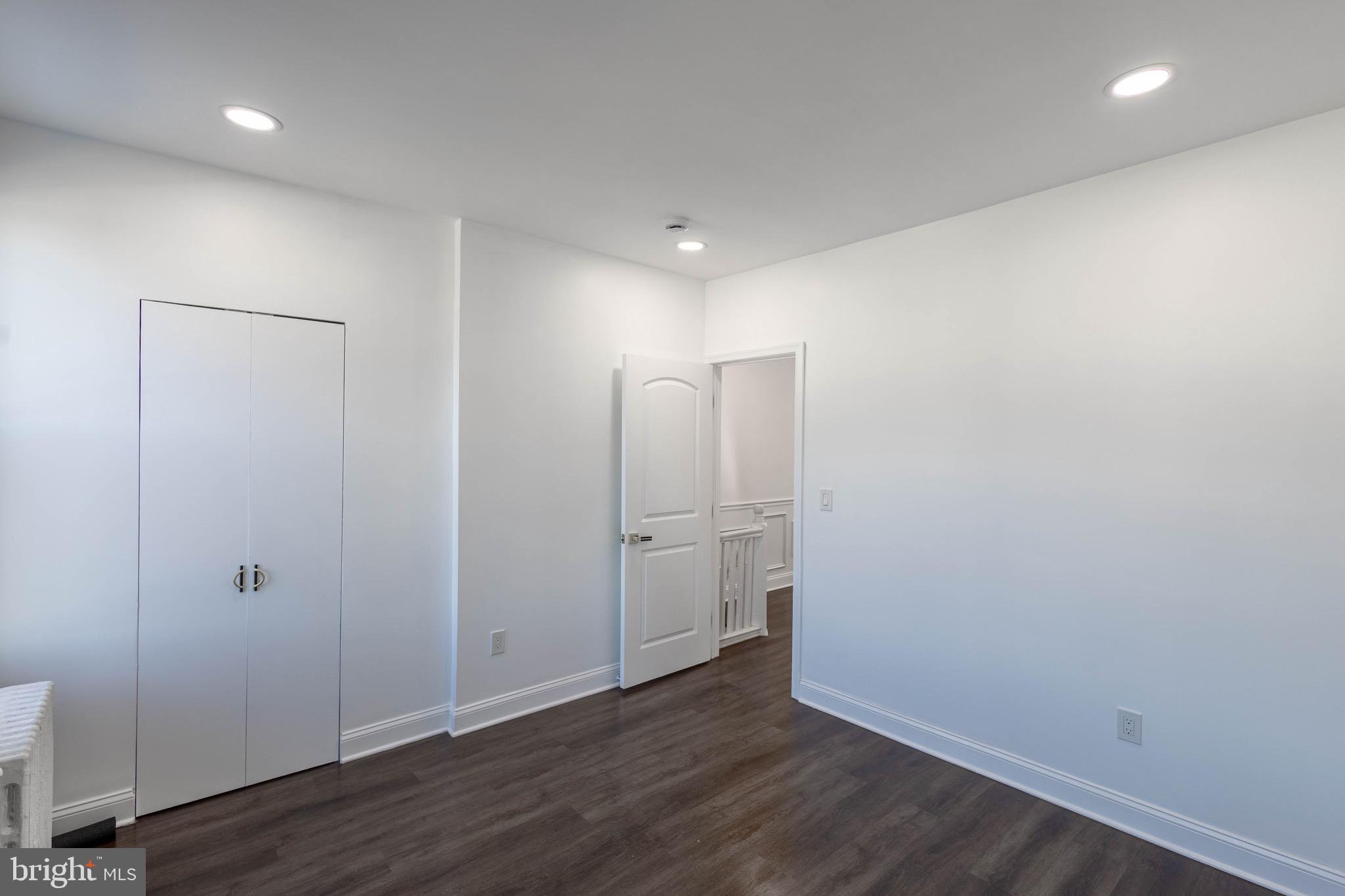 ELLWOOD PARK - Residential Lease