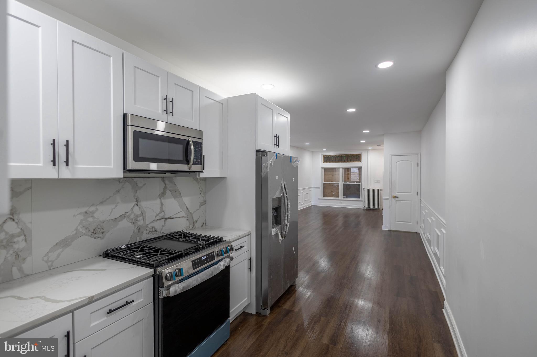 ELLWOOD PARK - Residential Lease