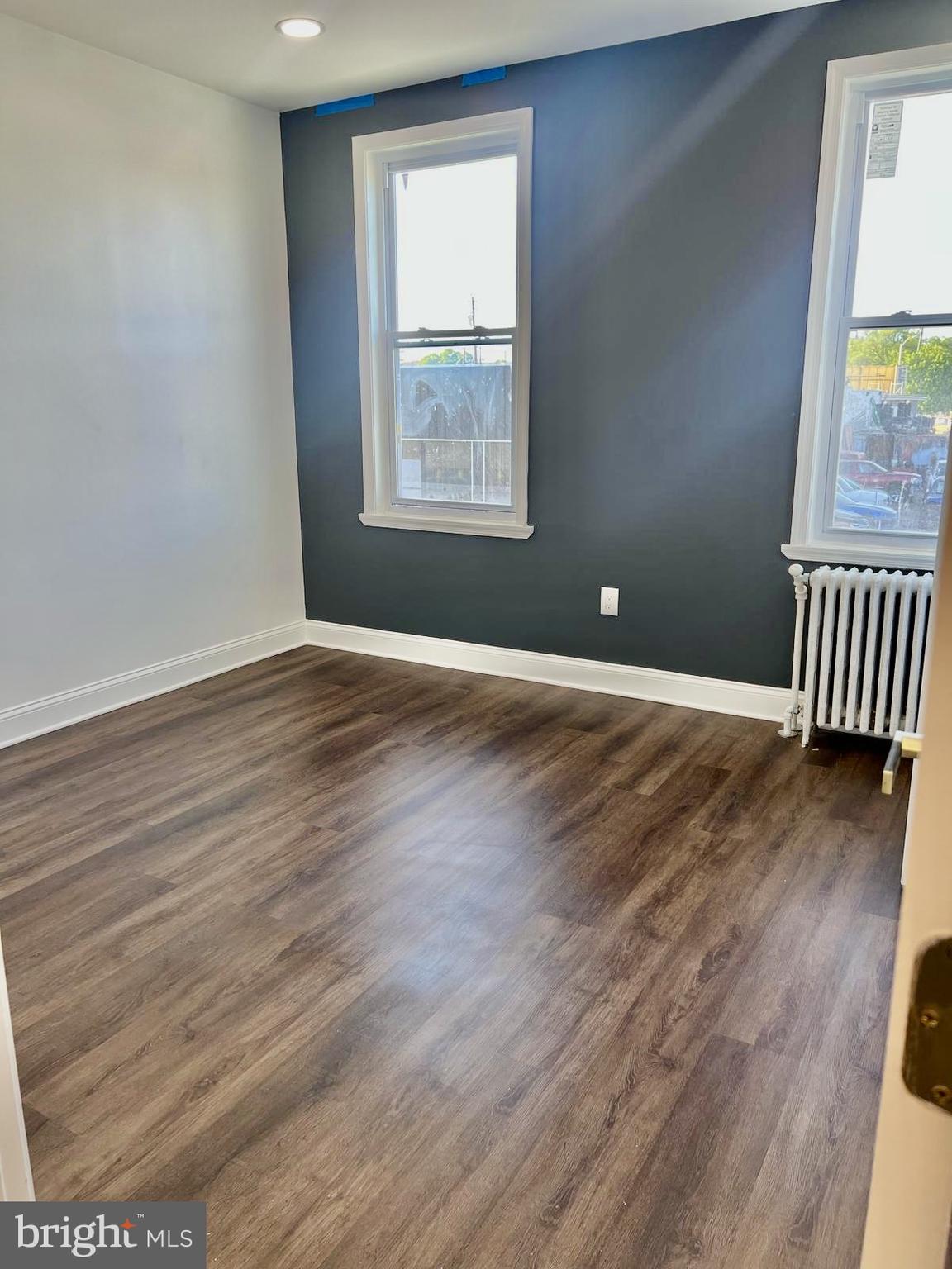 ELLWOOD PARK - Residential Lease