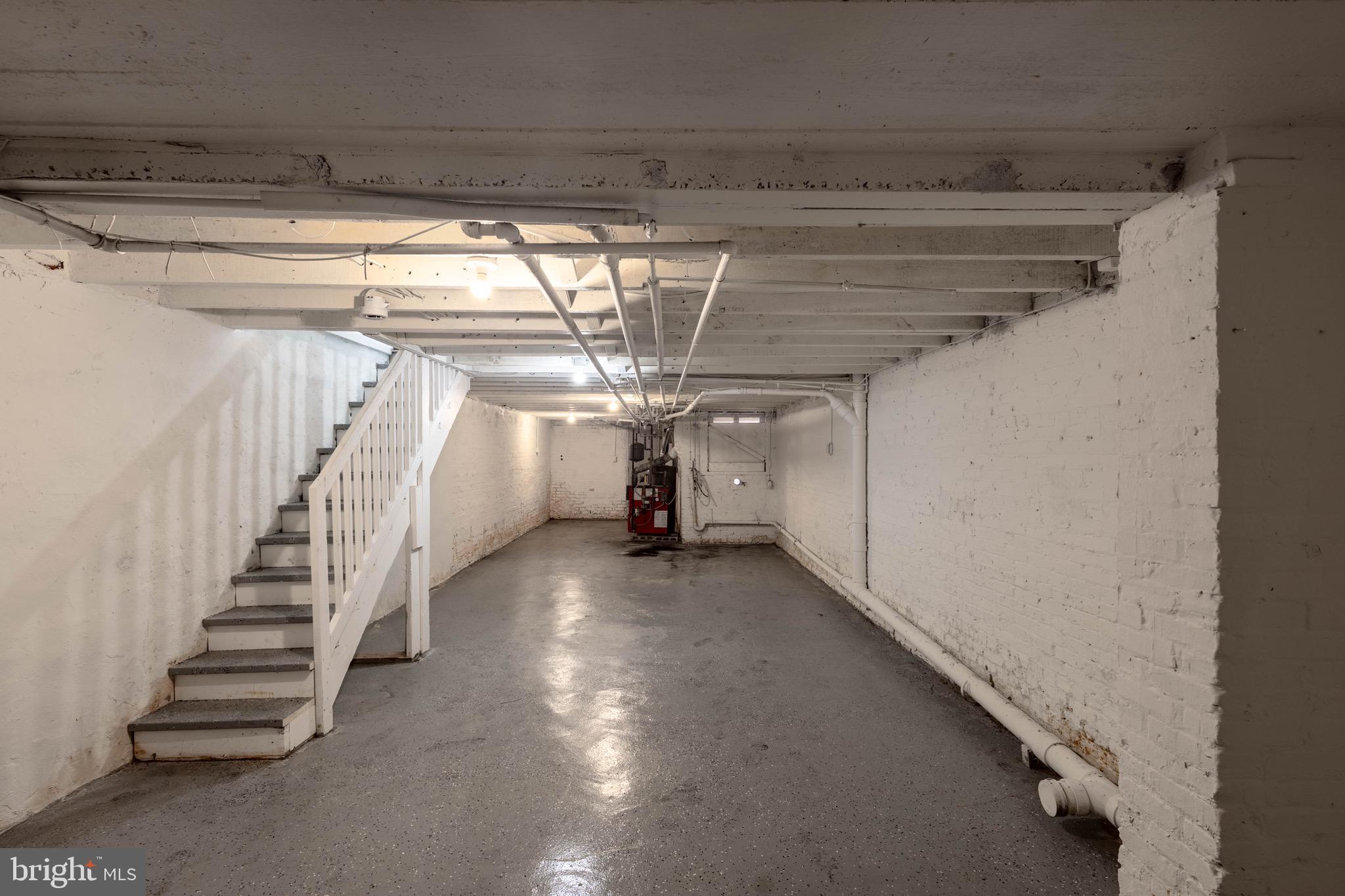 ELLWOOD PARK - Residential Lease