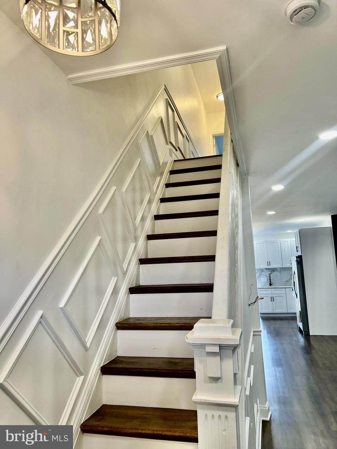 ELLWOOD PARK - Residential Lease