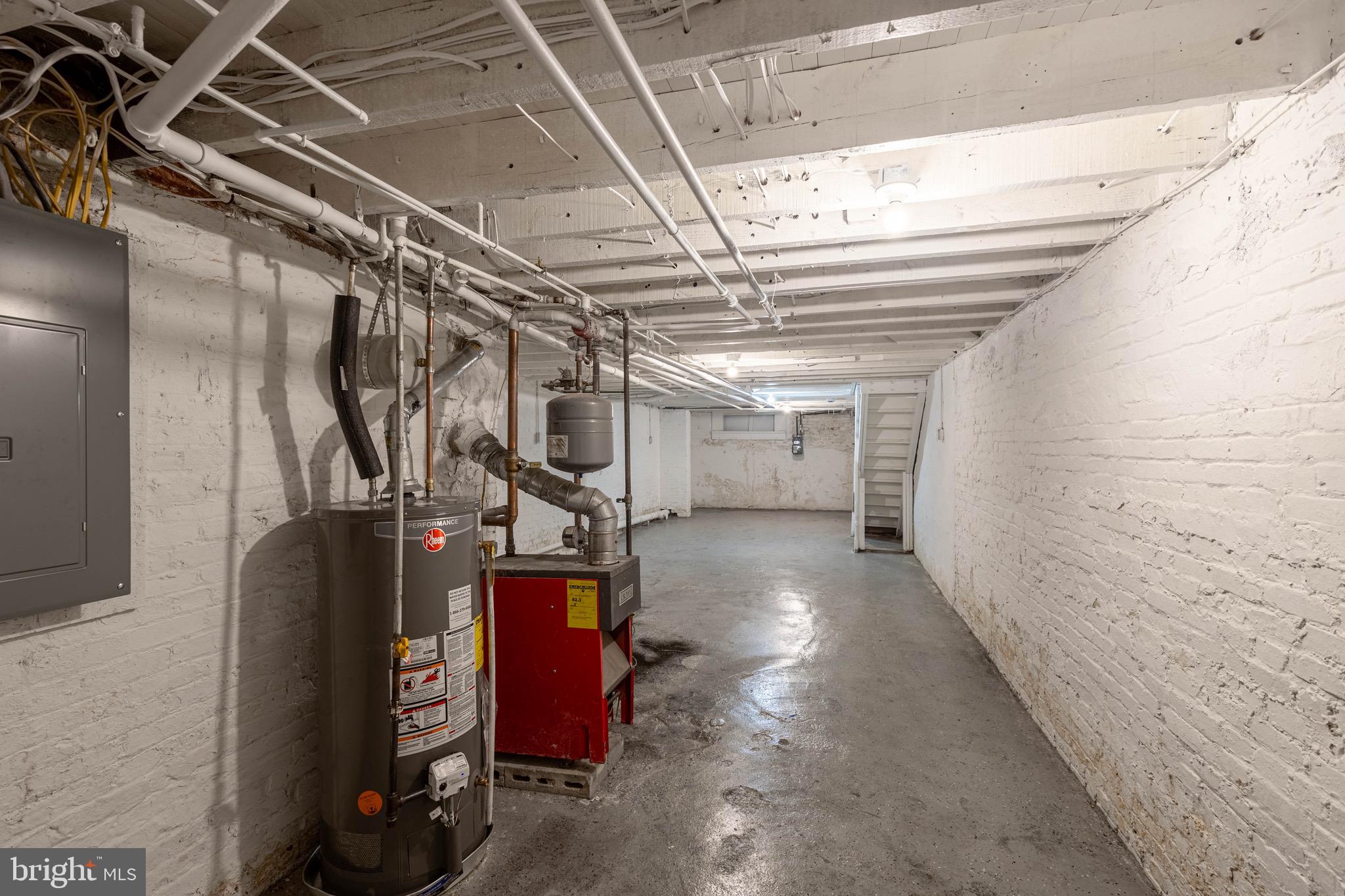 ELLWOOD PARK - Residential Lease