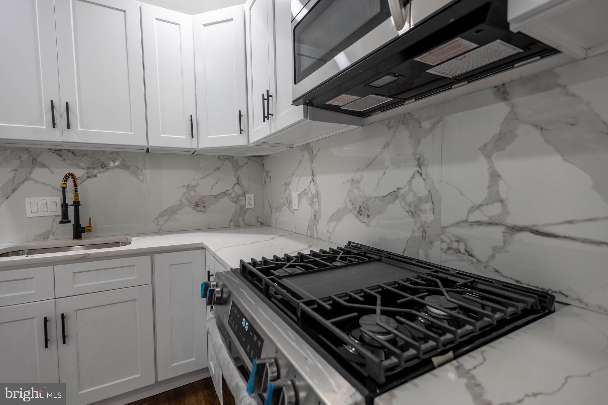 ELLWOOD PARK - Residential Lease