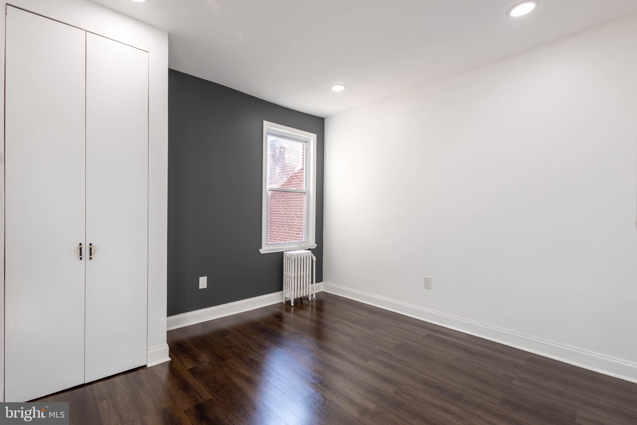 ELLWOOD PARK - Residential Lease