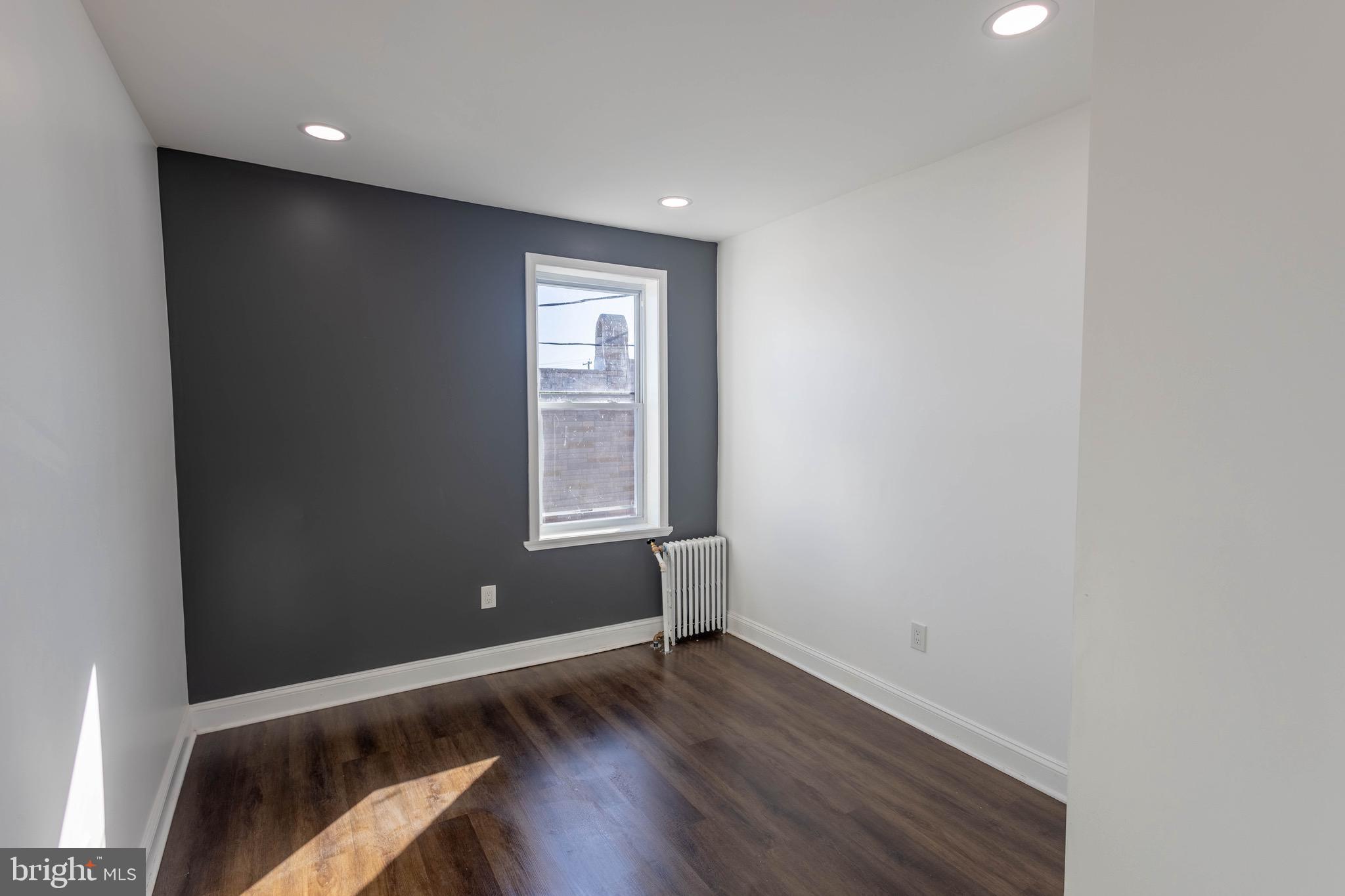 ELLWOOD PARK - Residential Lease