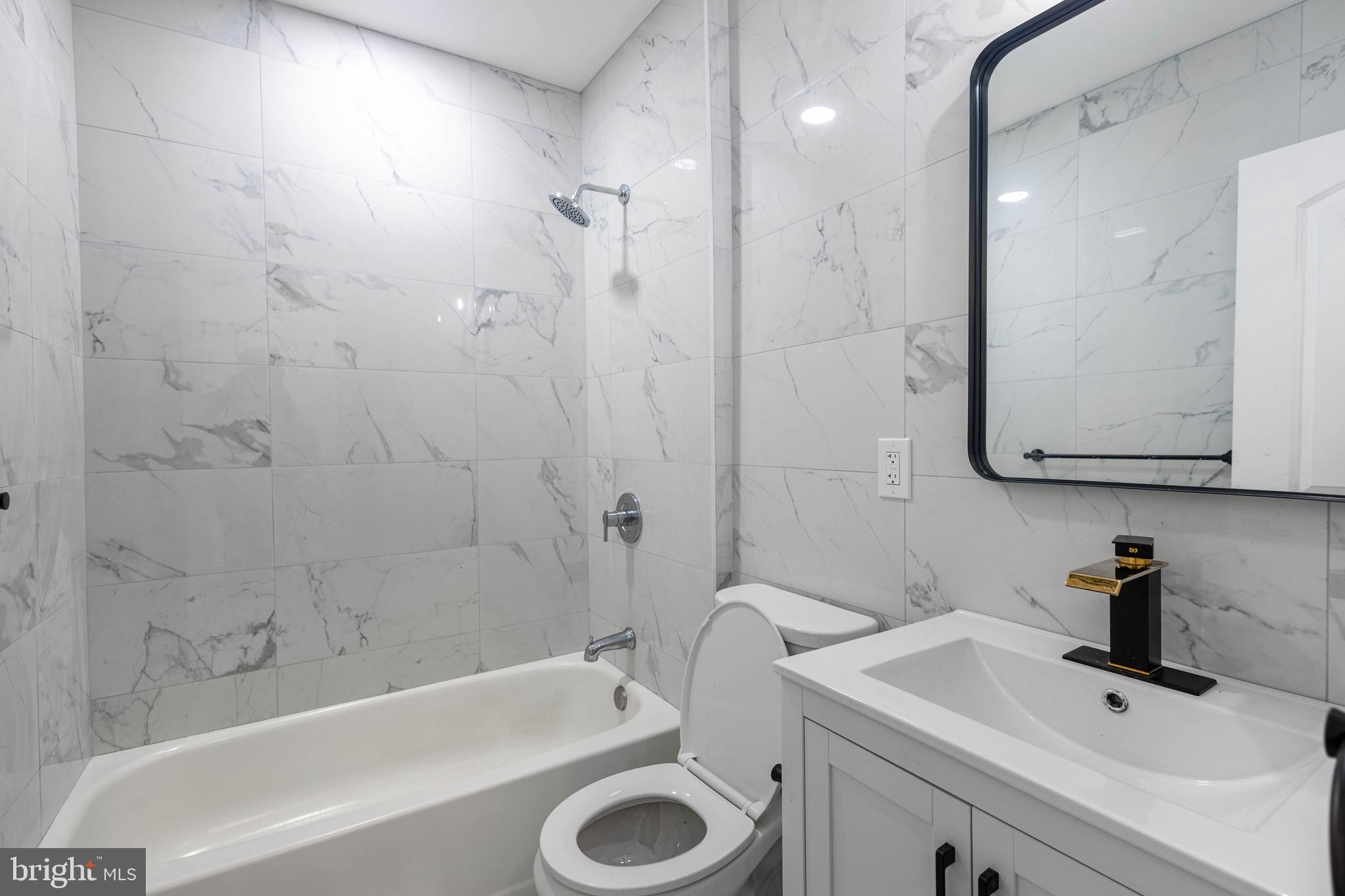 ELLWOOD PARK - Residential Lease