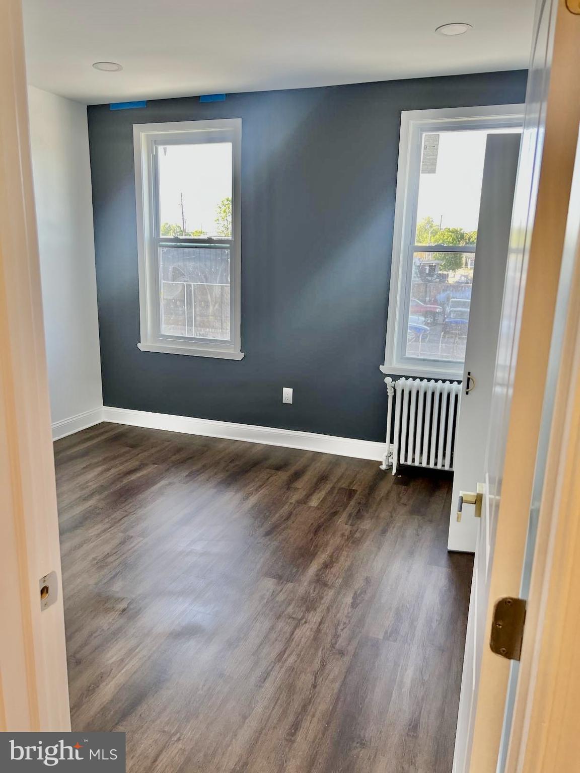 ELLWOOD PARK - Residential Lease