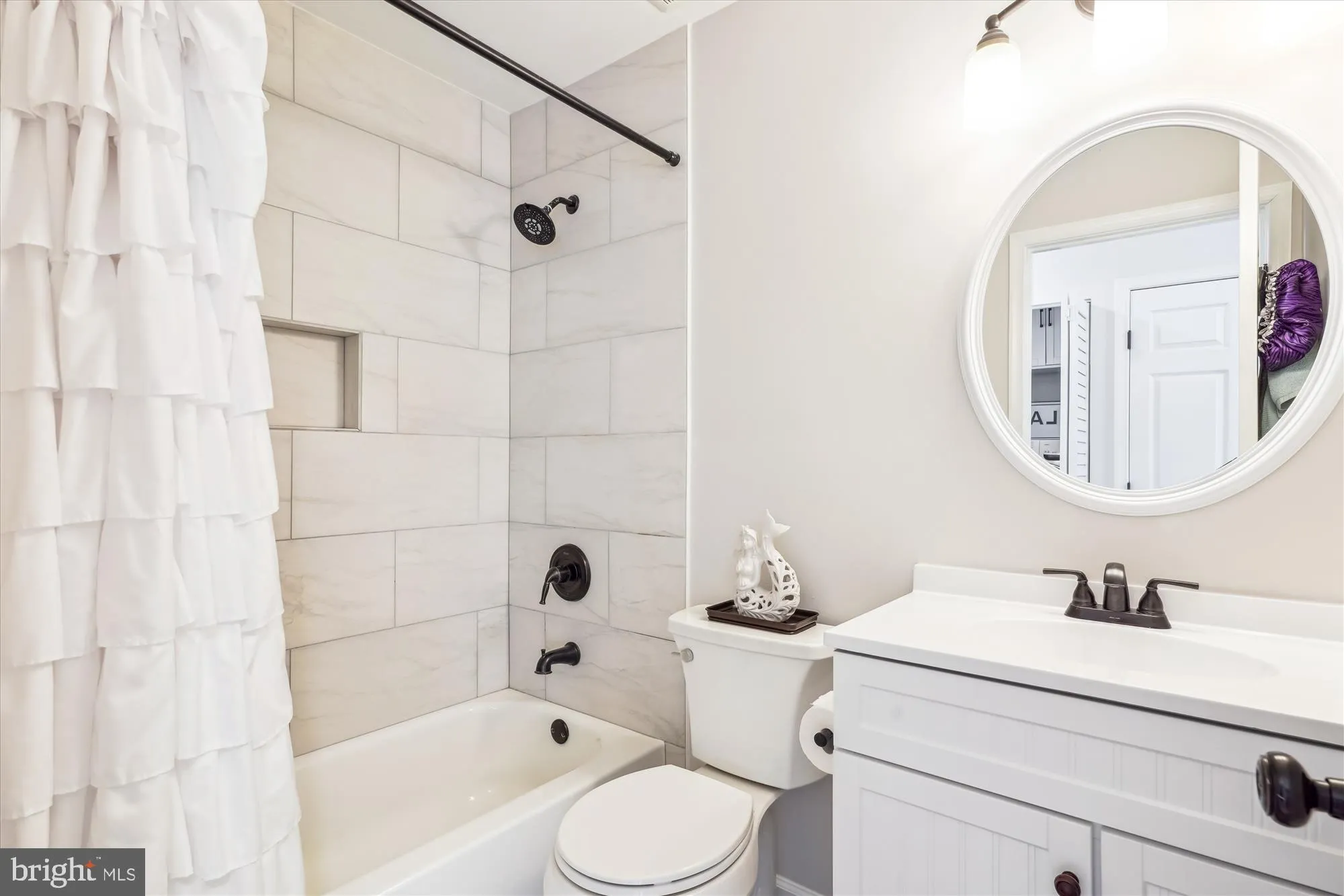 Gainesville, Virginia 20155, United States, 4 Bedrooms Bedrooms, ,4 BathroomsBathrooms,Residential,Pending,103929