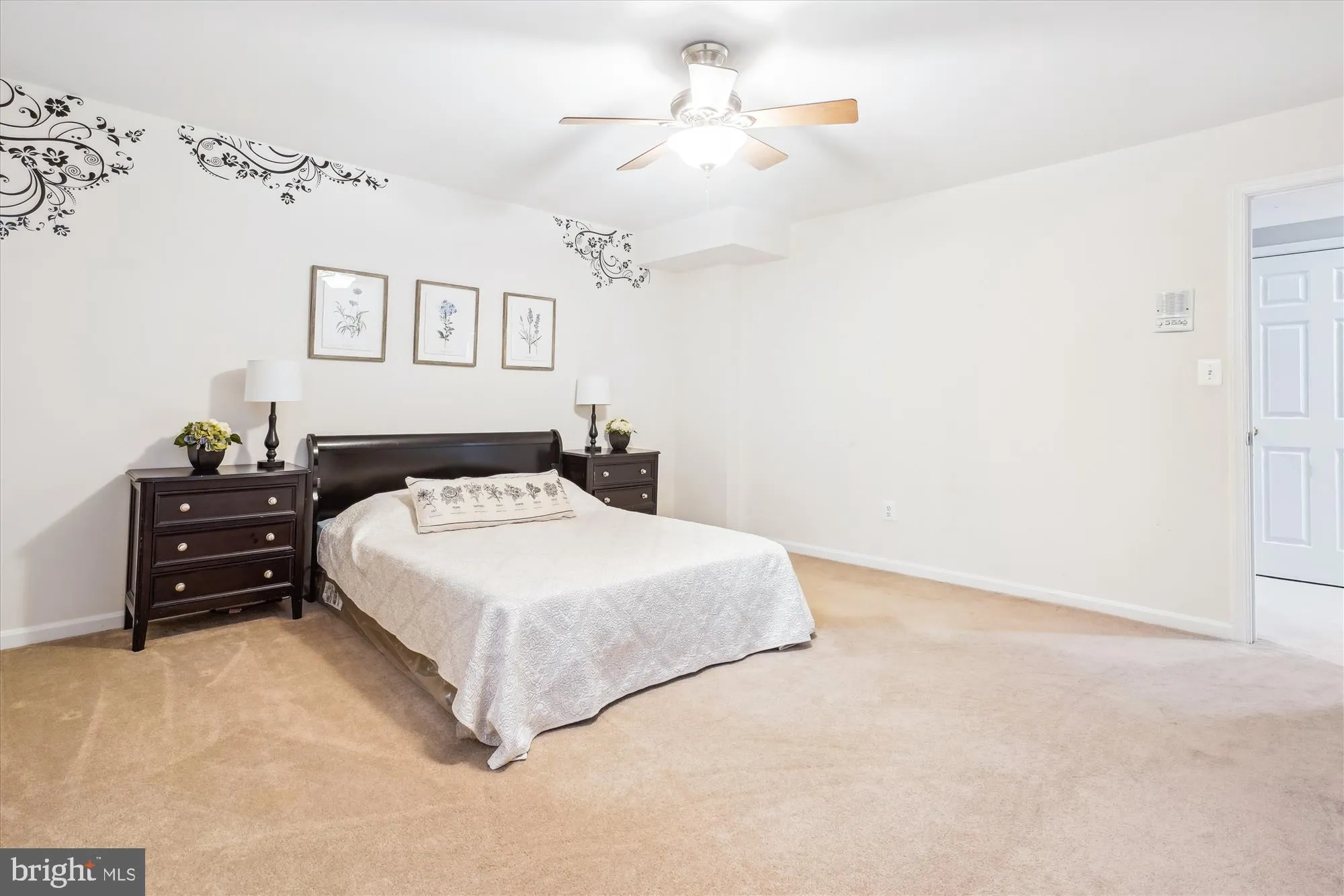 Gainesville, Virginia 20155, United States, 4 Bedrooms Bedrooms, ,4 BathroomsBathrooms,Residential,Pending,103929