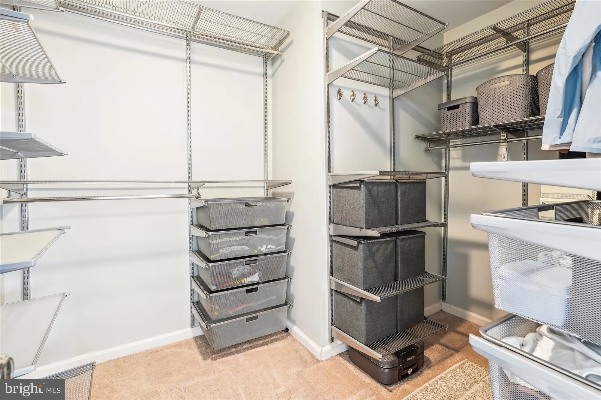 Gainesville, Virginia 20155, United States, 4 Bedrooms Bedrooms, ,4 BathroomsBathrooms,Residential,Pending,103929