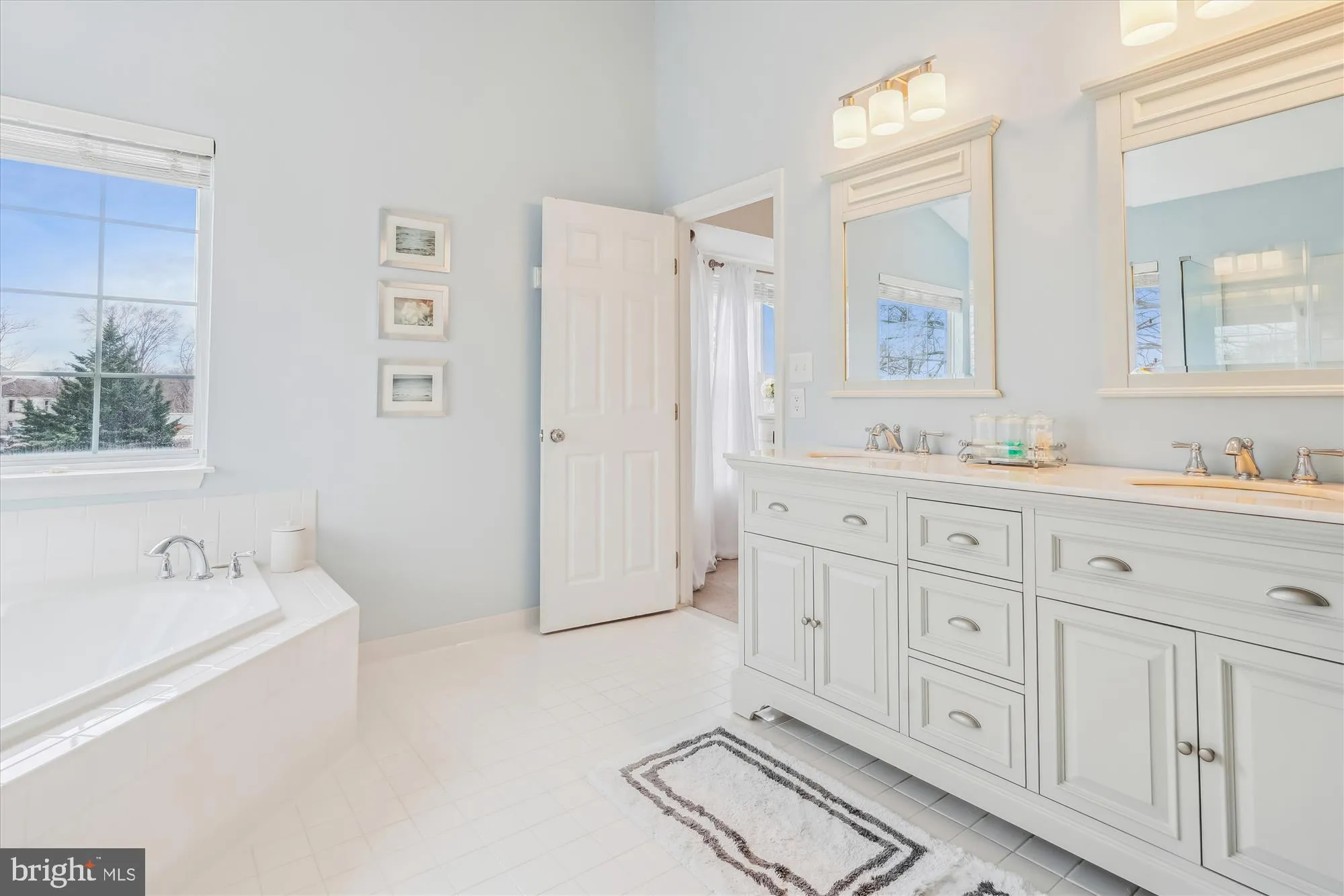 Gainesville, Virginia 20155, United States, 4 Bedrooms Bedrooms, ,4 BathroomsBathrooms,Residential,Pending,103929