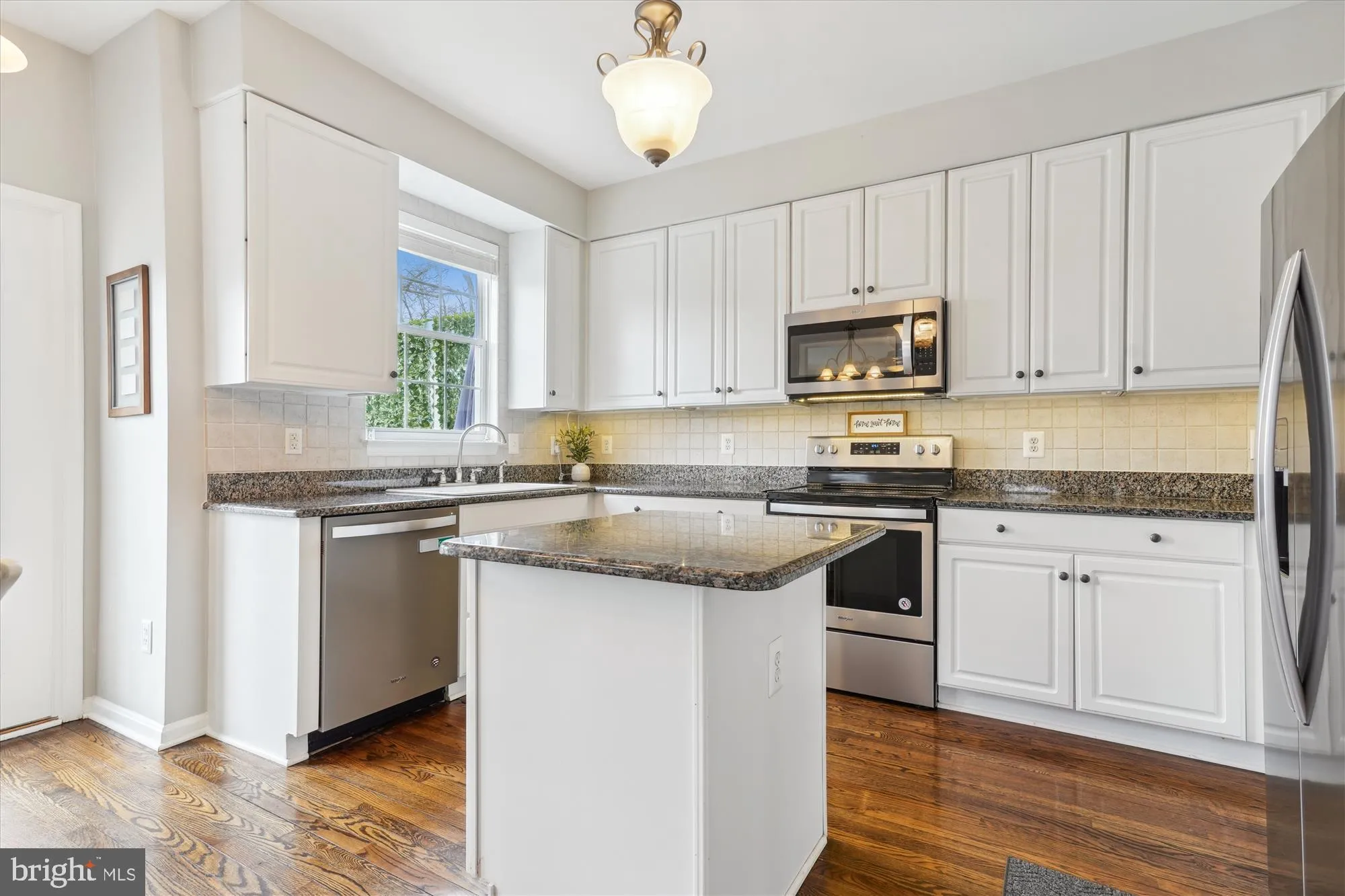 Gainesville, Virginia 20155, United States, 4 Bedrooms Bedrooms, ,4 BathroomsBathrooms,Residential,Pending,103929