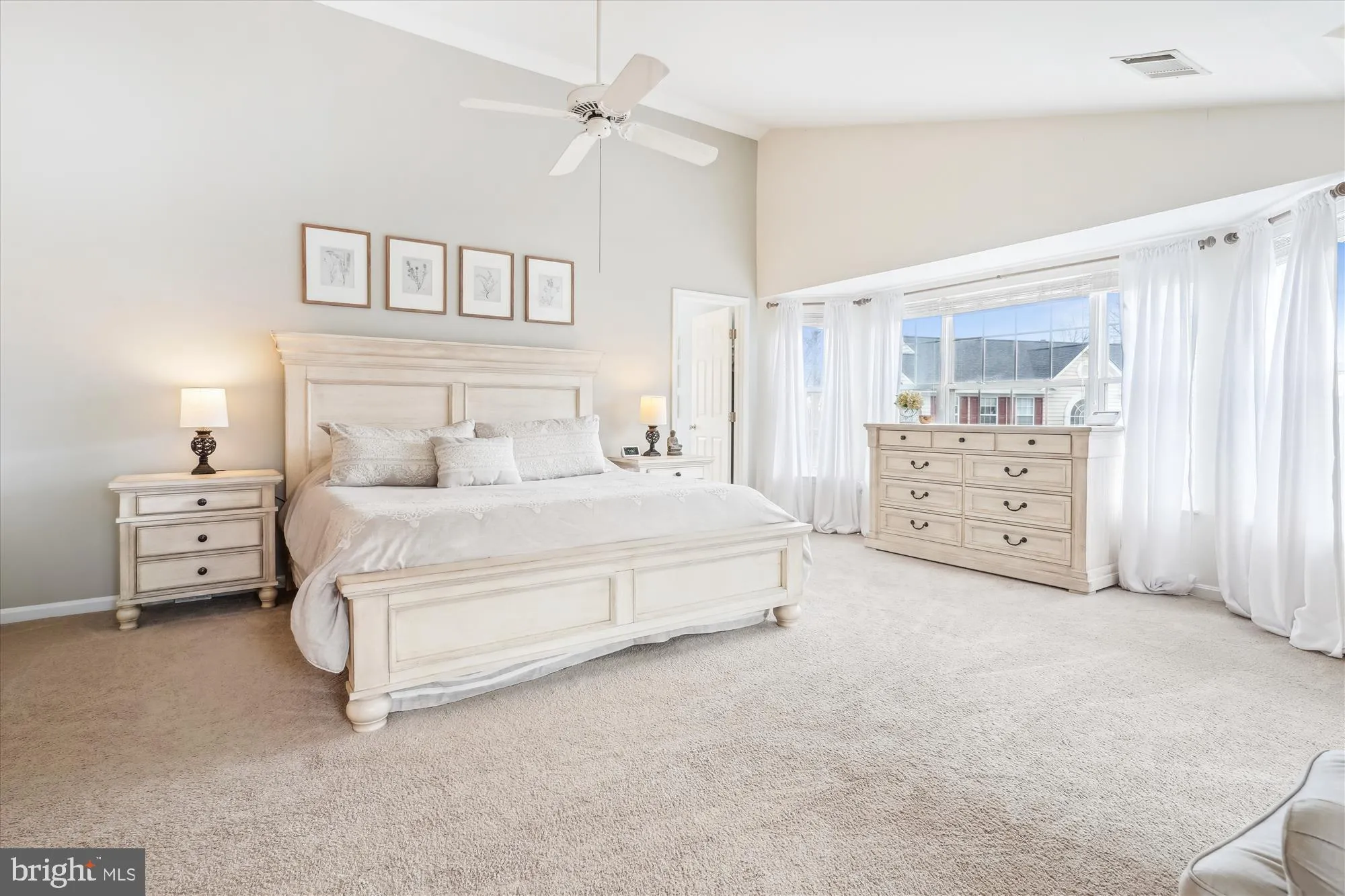 Gainesville, Virginia 20155, United States, 4 Bedrooms Bedrooms, ,4 BathroomsBathrooms,Residential,Pending,103929