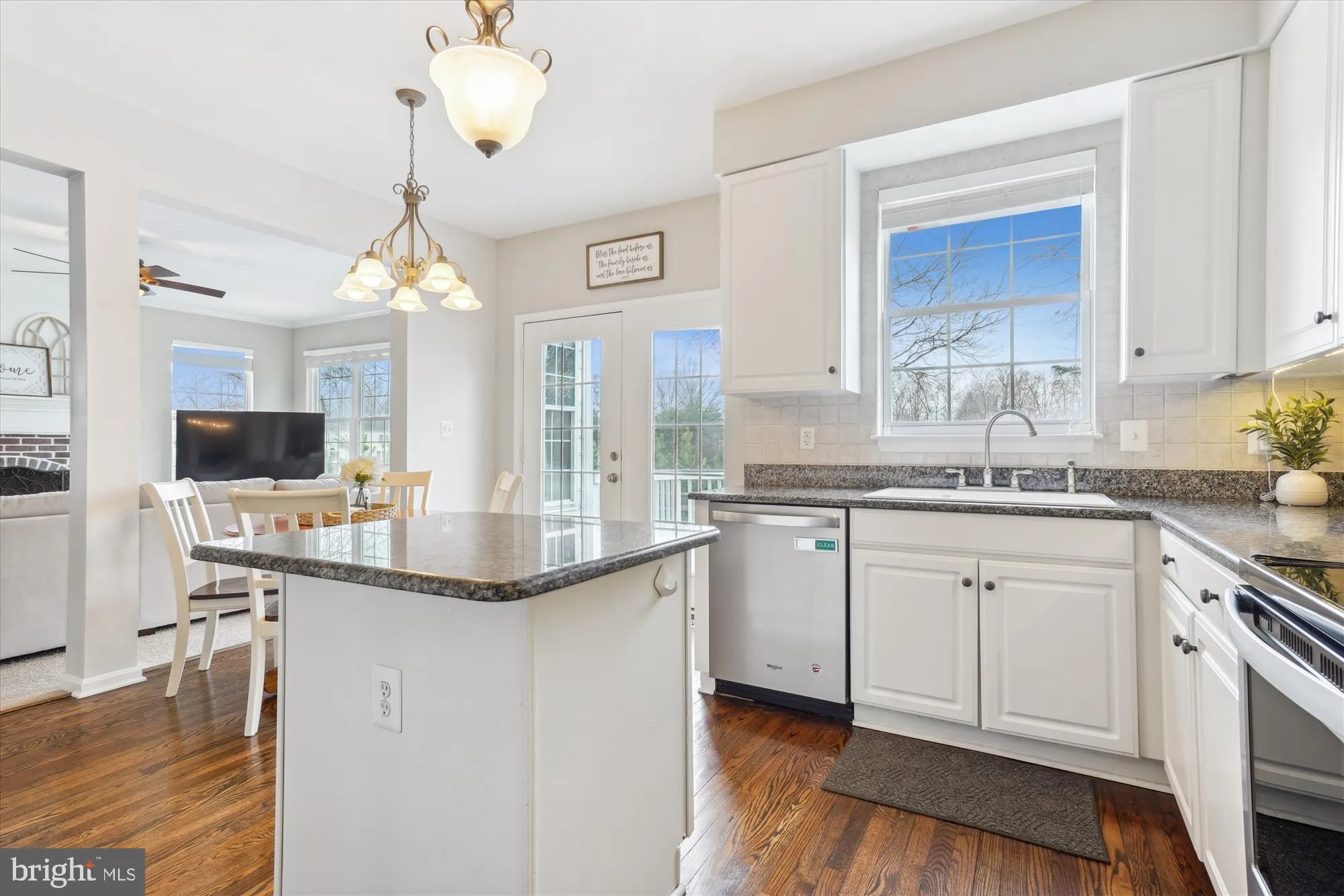 Gainesville, Virginia 20155, United States, 4 Bedrooms Bedrooms, ,4 BathroomsBathrooms,Residential,Pending,103929