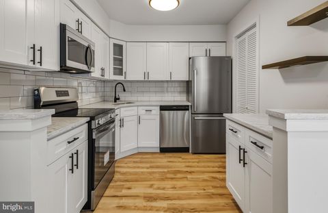 Photo of 1 Windsor Court, SEWELL, NJ 08080 (MLS # NJGL2068592)