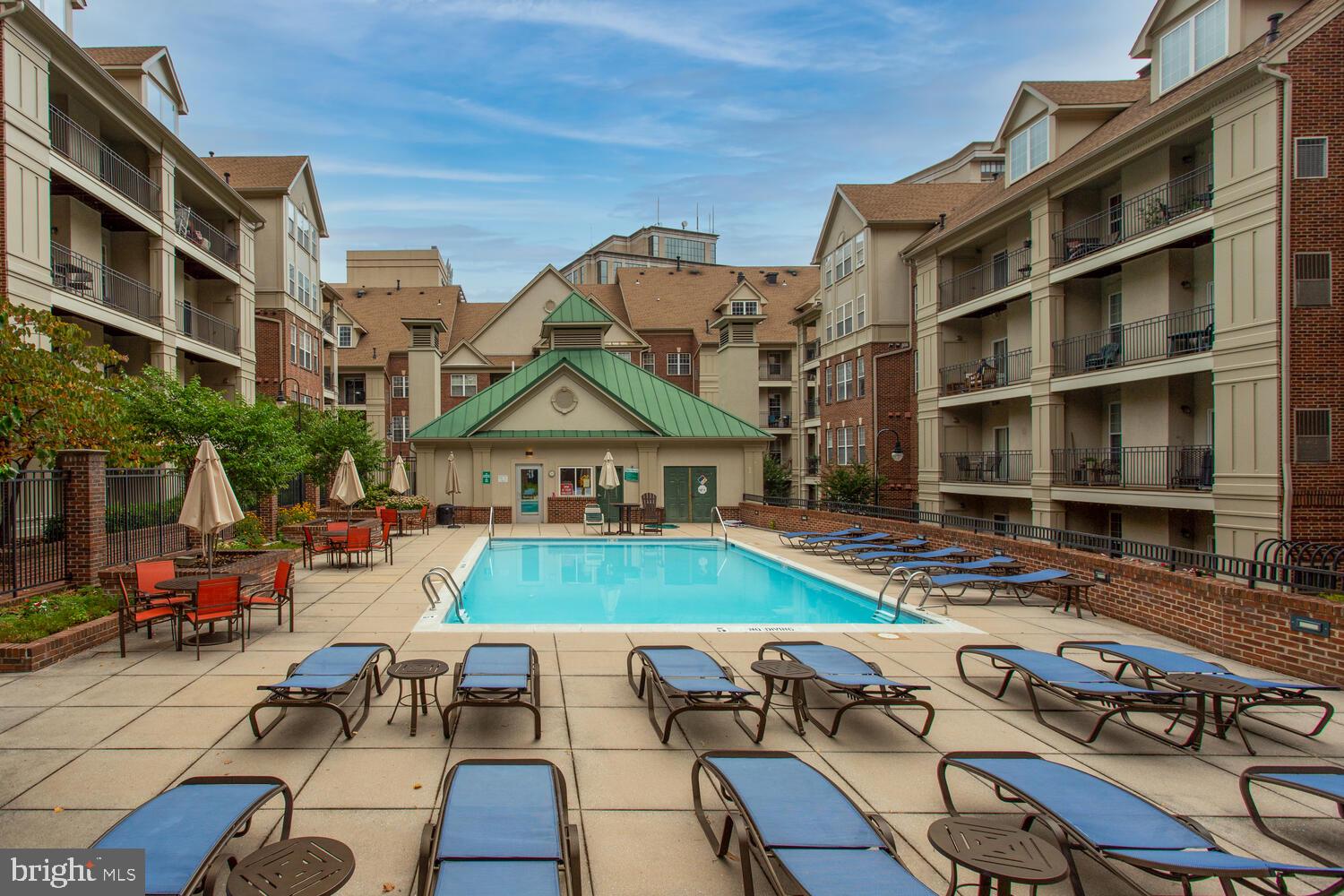 COURTHOUSE HILL - Residential Lease