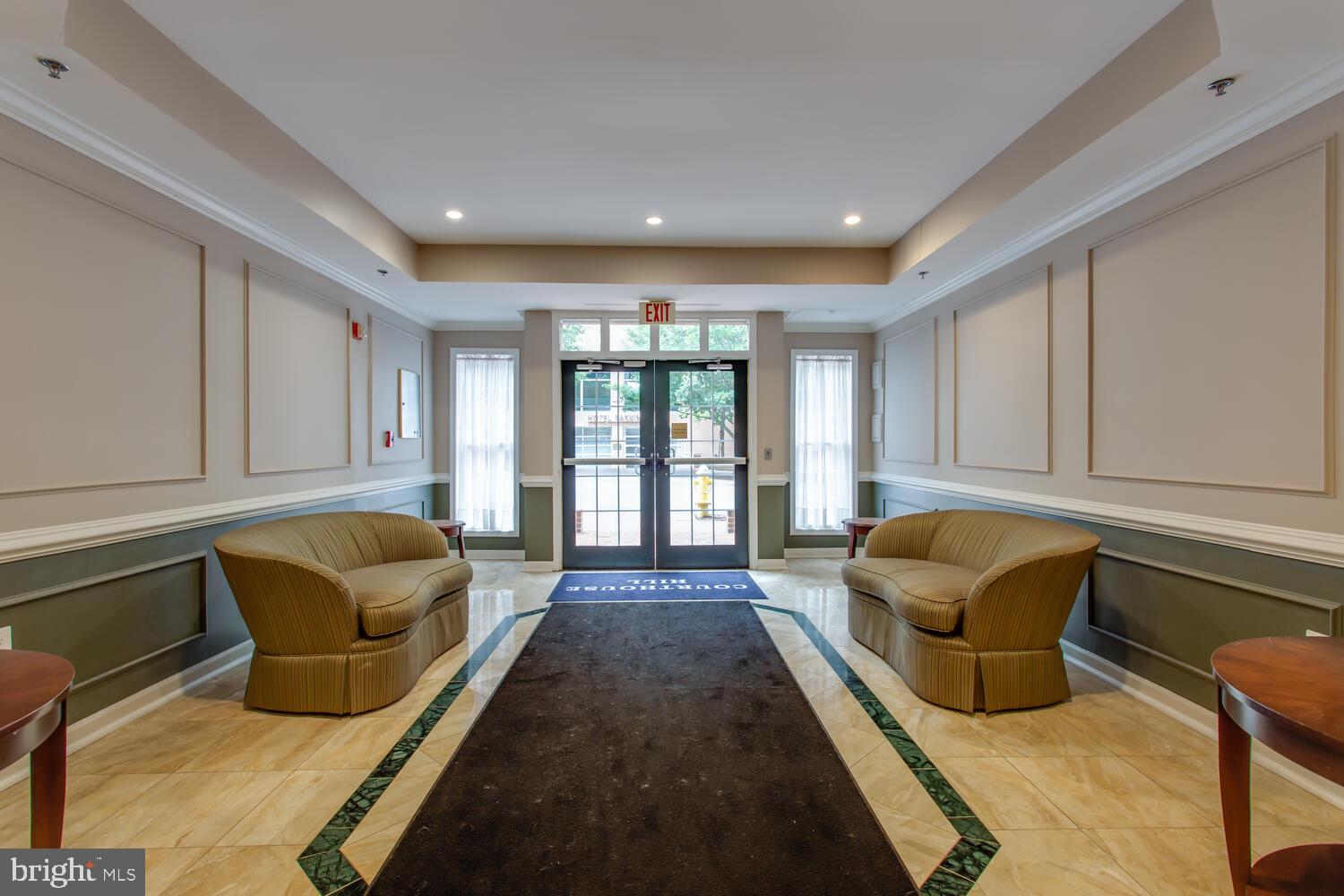 COURTHOUSE HILL - Residential Lease