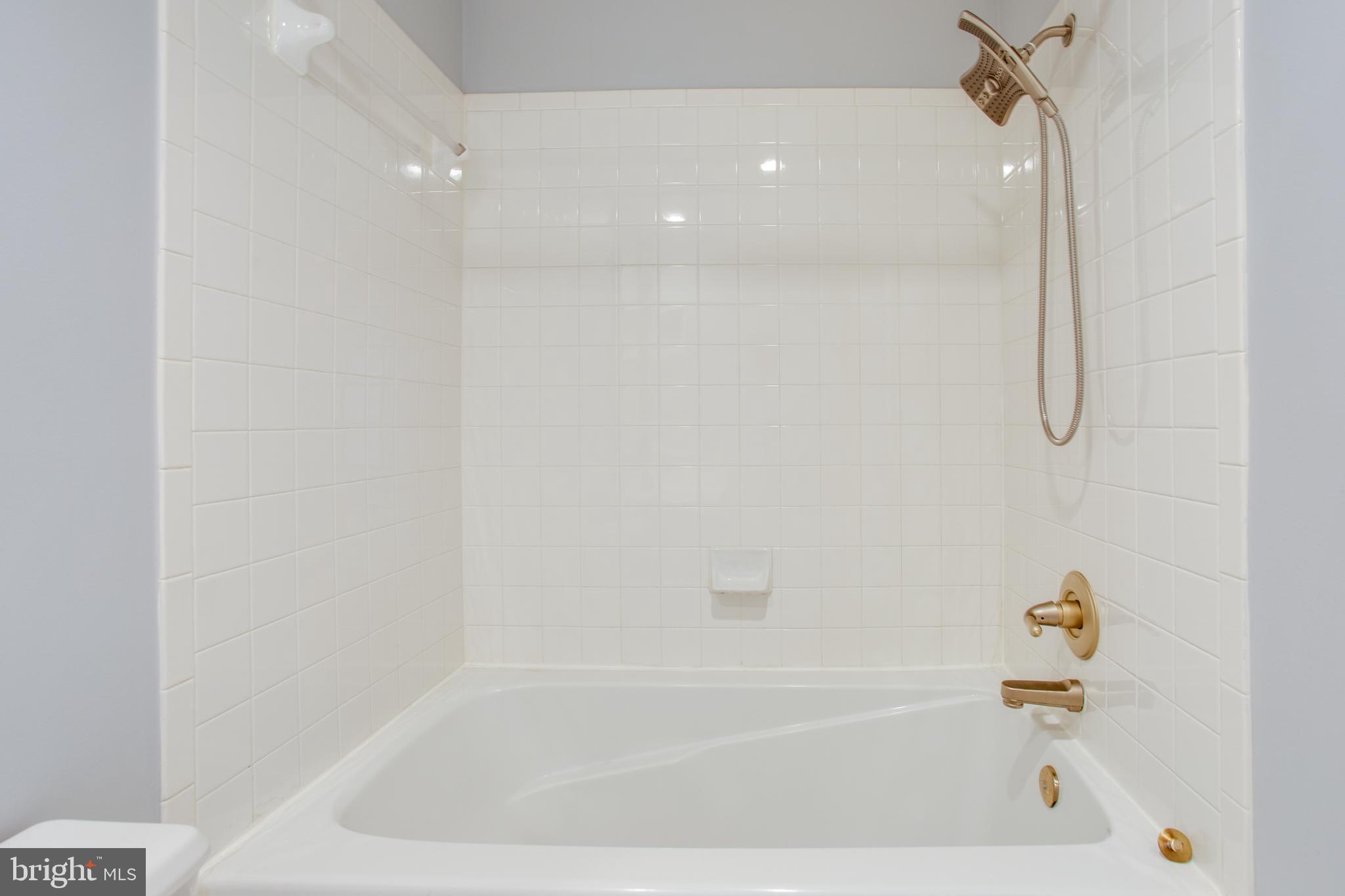 COURTHOUSE HILL - Residential Lease