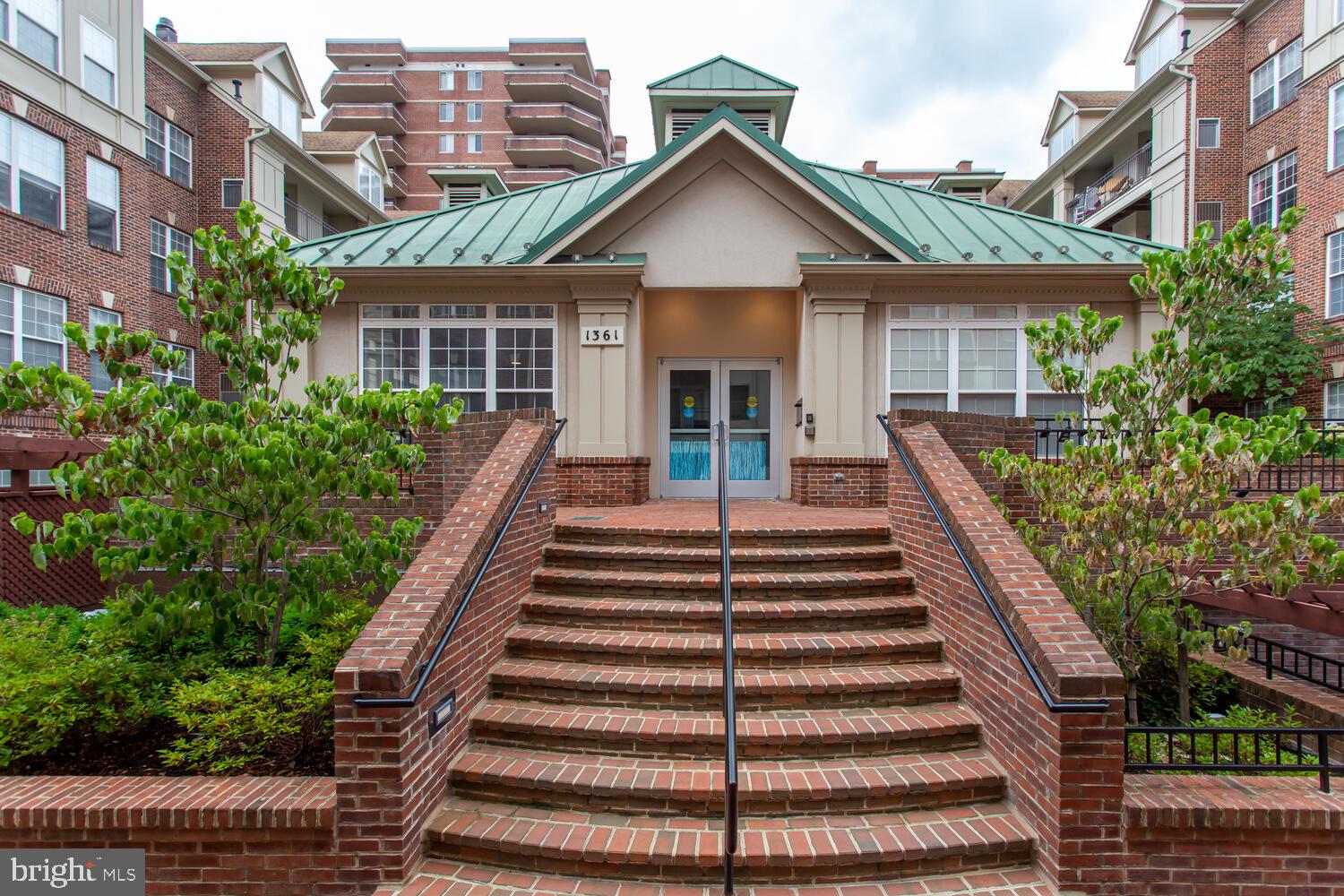 COURTHOUSE HILL - Residential Lease