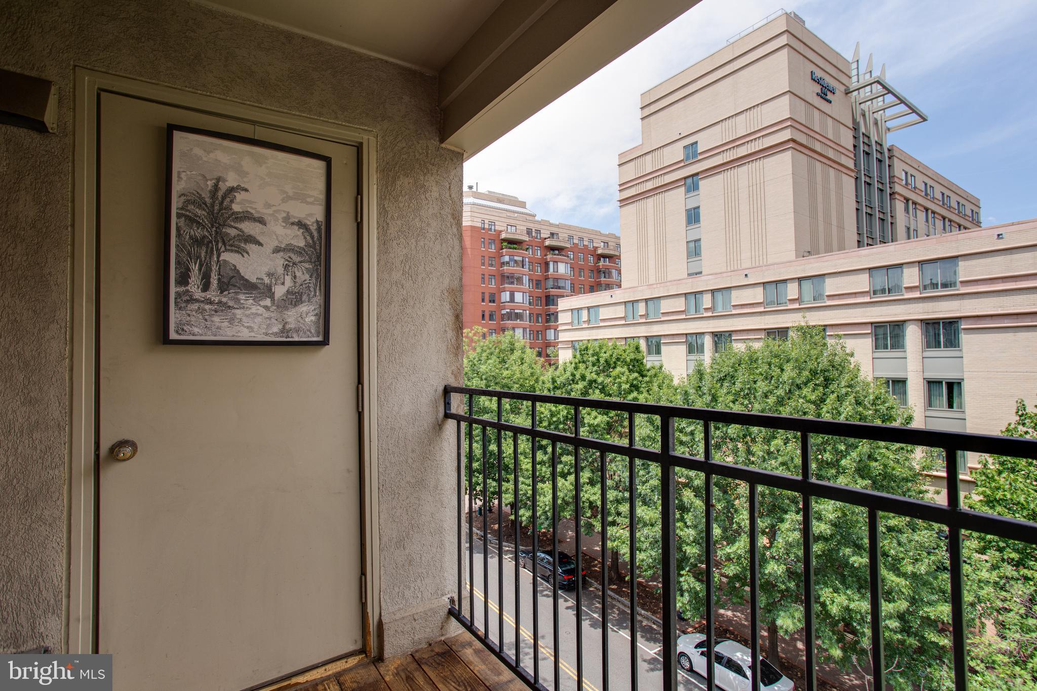 COURTHOUSE HILL - Residential Lease