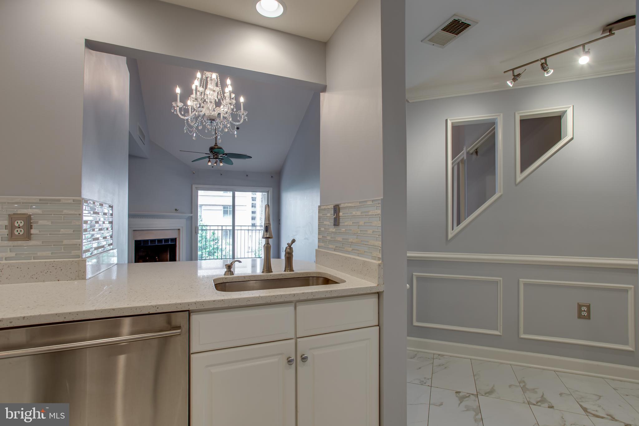 COURTHOUSE HILL - Residential Lease