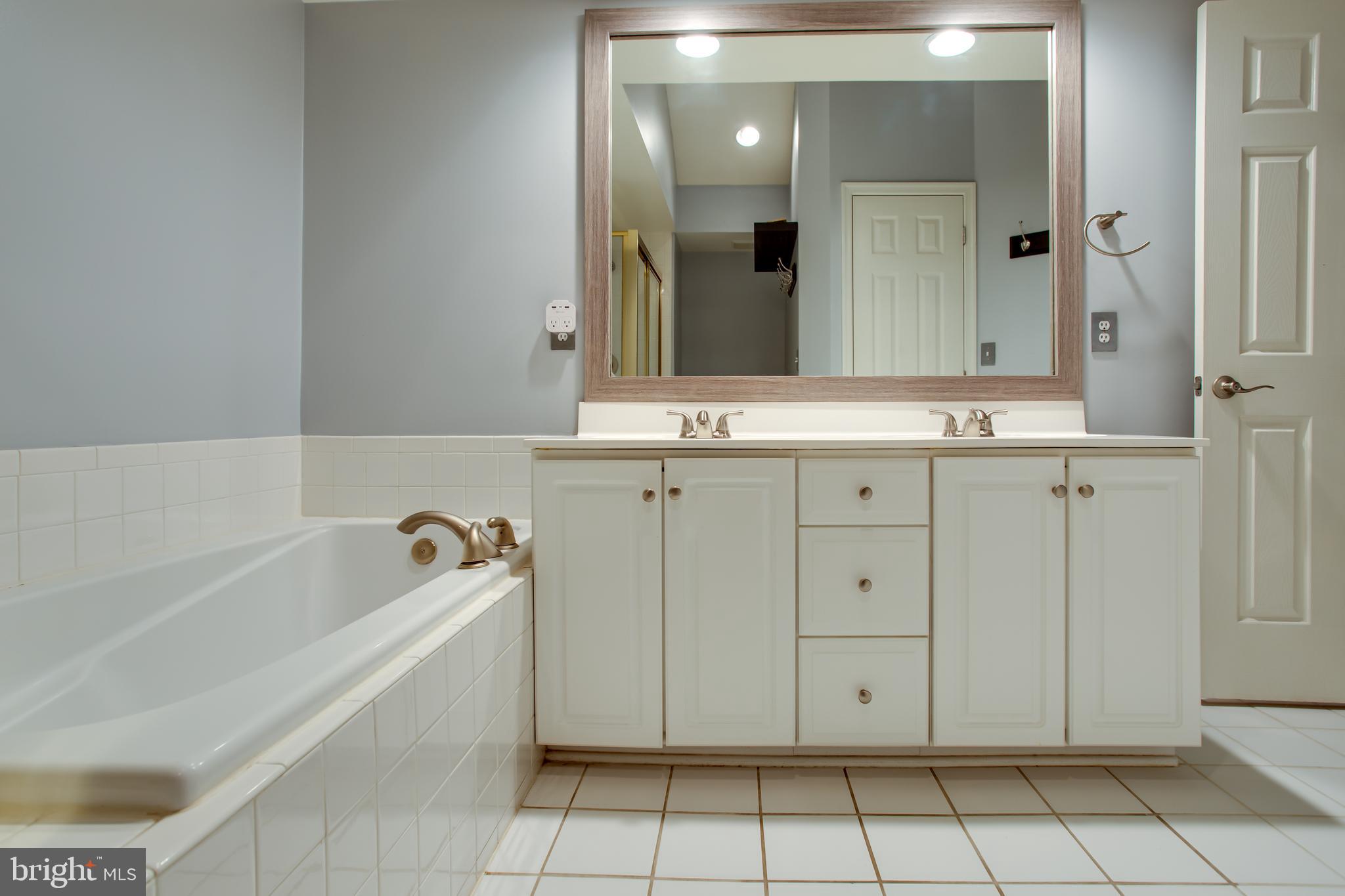 COURTHOUSE HILL - Residential Lease