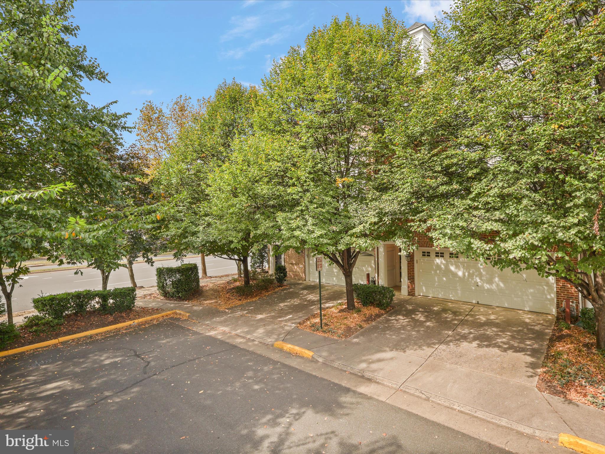 4086 CLOVET DRIVE 32