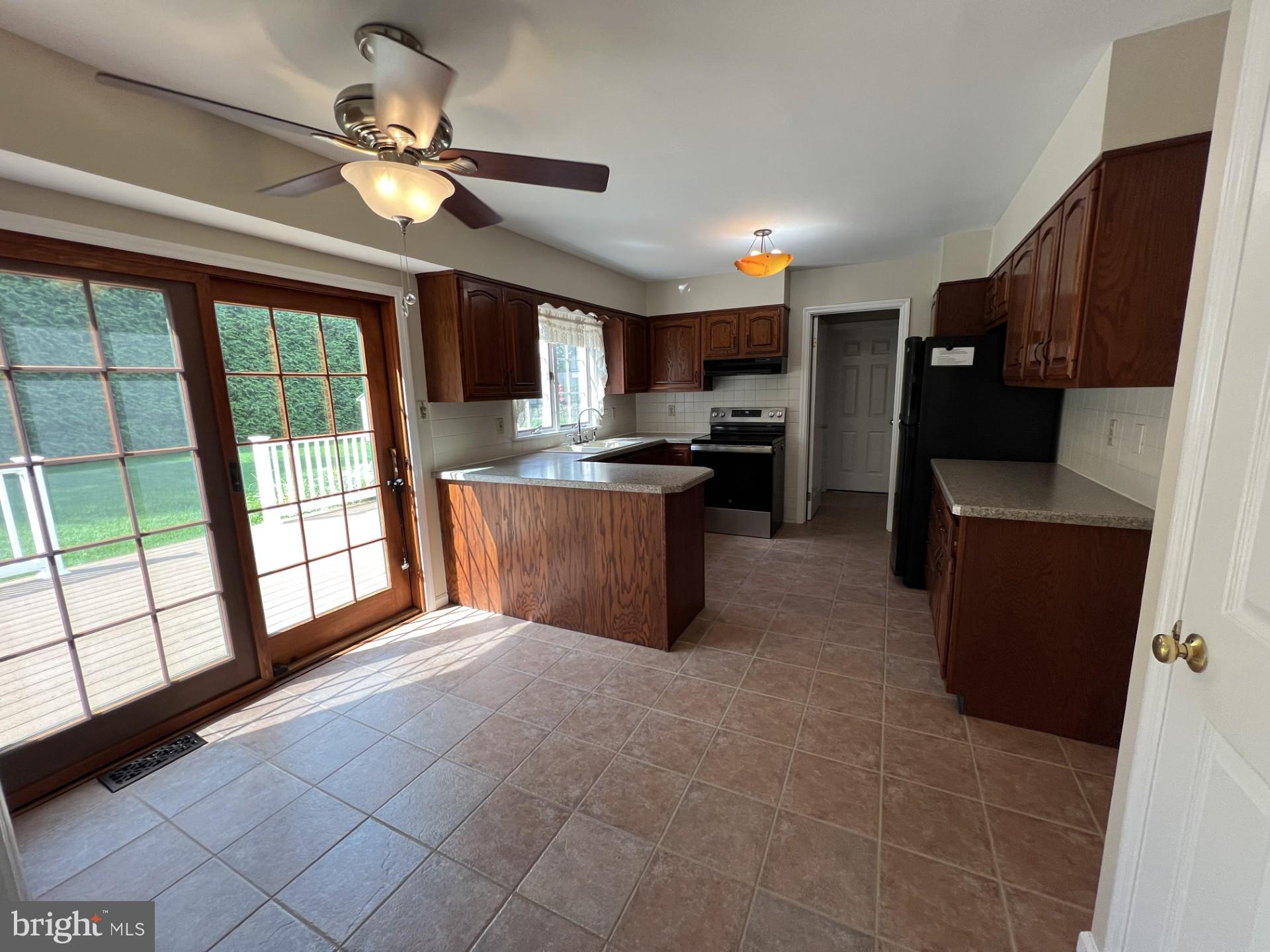 7450 VALLEY VIEW LANE