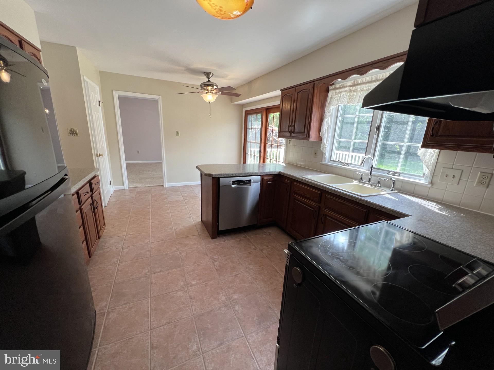 7450 VALLEY VIEW LANE