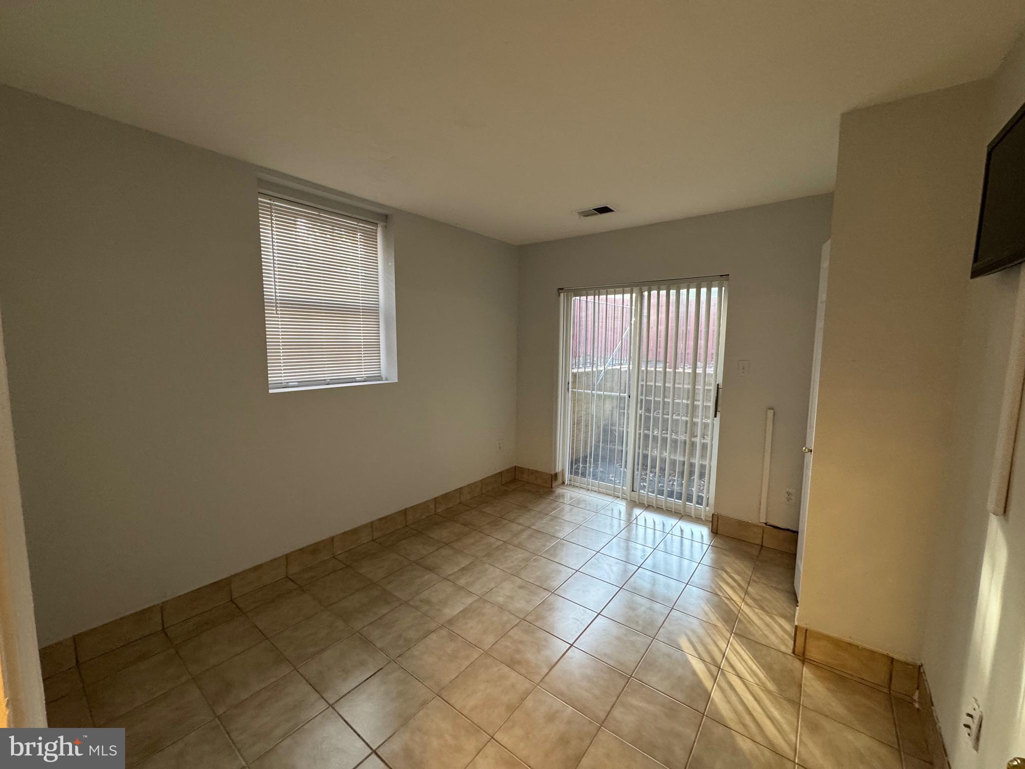 HIGHLAND OAKS - Residential Lease