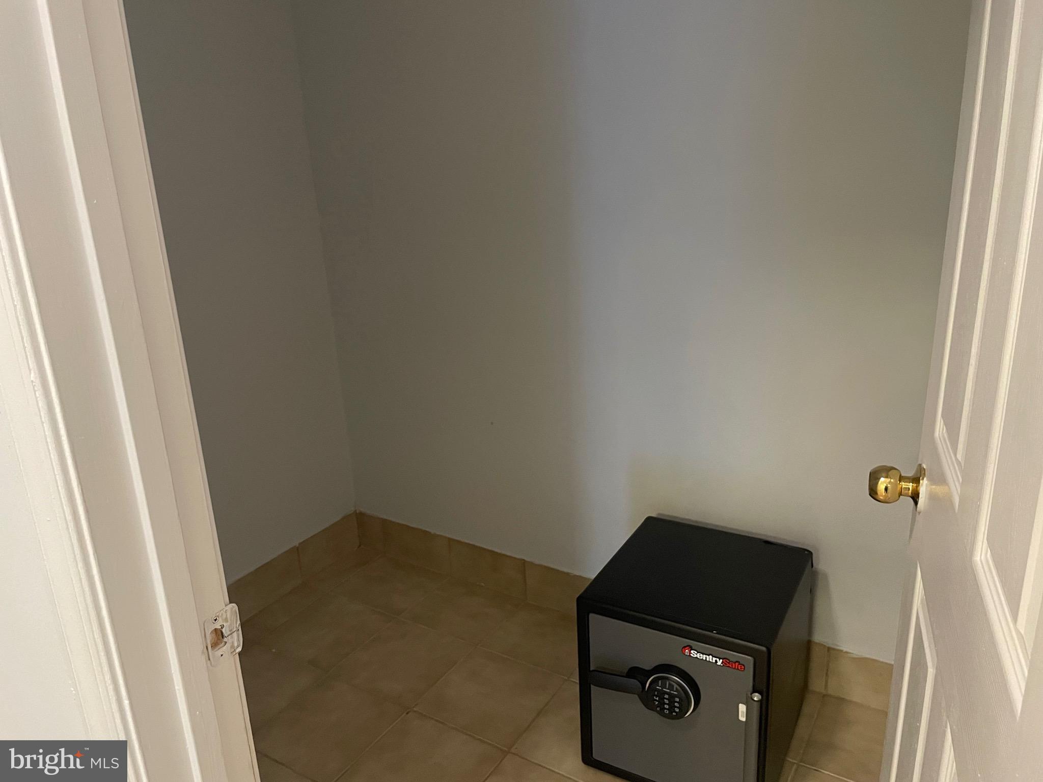 HIGHLAND OAKS - Residential Lease