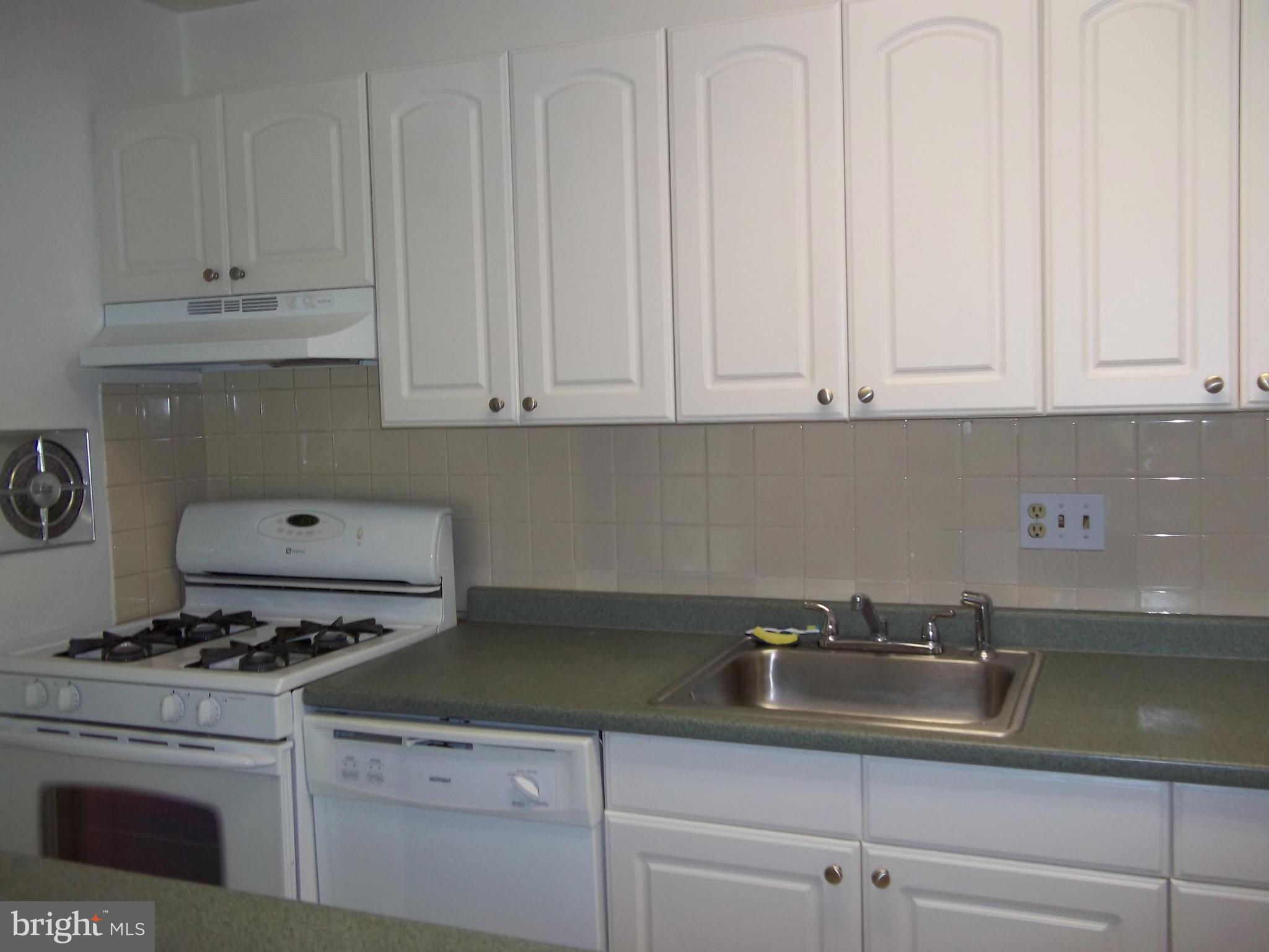 YORKTOWNE SQUARE - Residential Lease