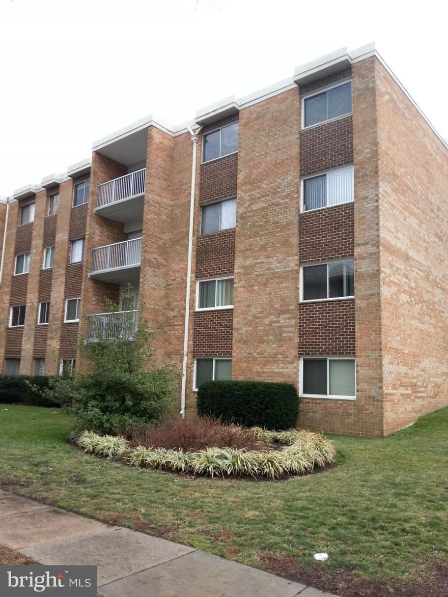 Newly renovated 2 Bedroom condo plus Den can be use as 3rd bedroom in a GREAT LOCATION!! One mile away from Mosaic District, walking distance to shops, restaurants, supermarkets. All Utilities included in Rent. A MUST SEE!! won't last long. One month rent Deposit is required.