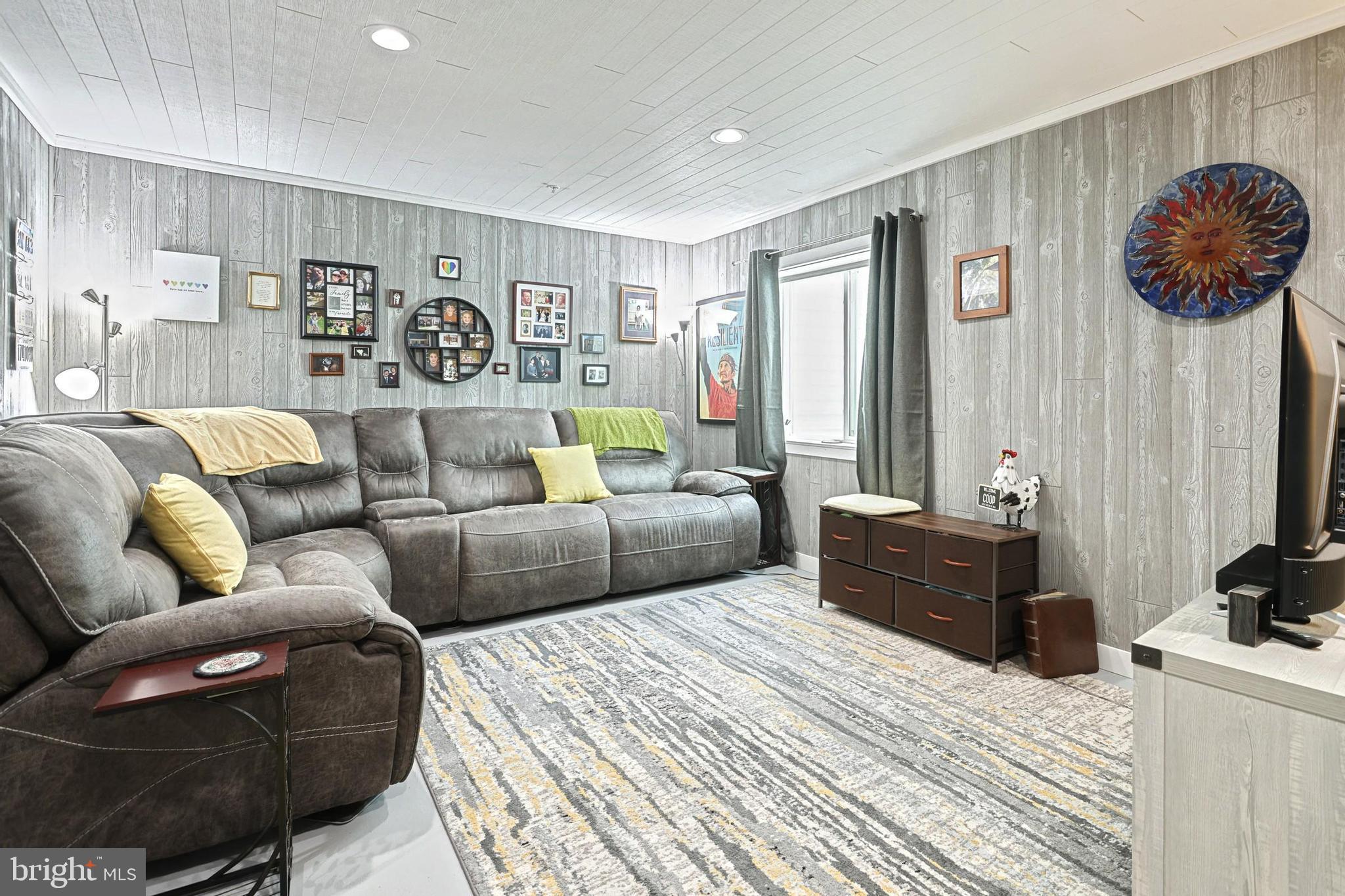 REGENTS GLEN TOWNHOME - Residential