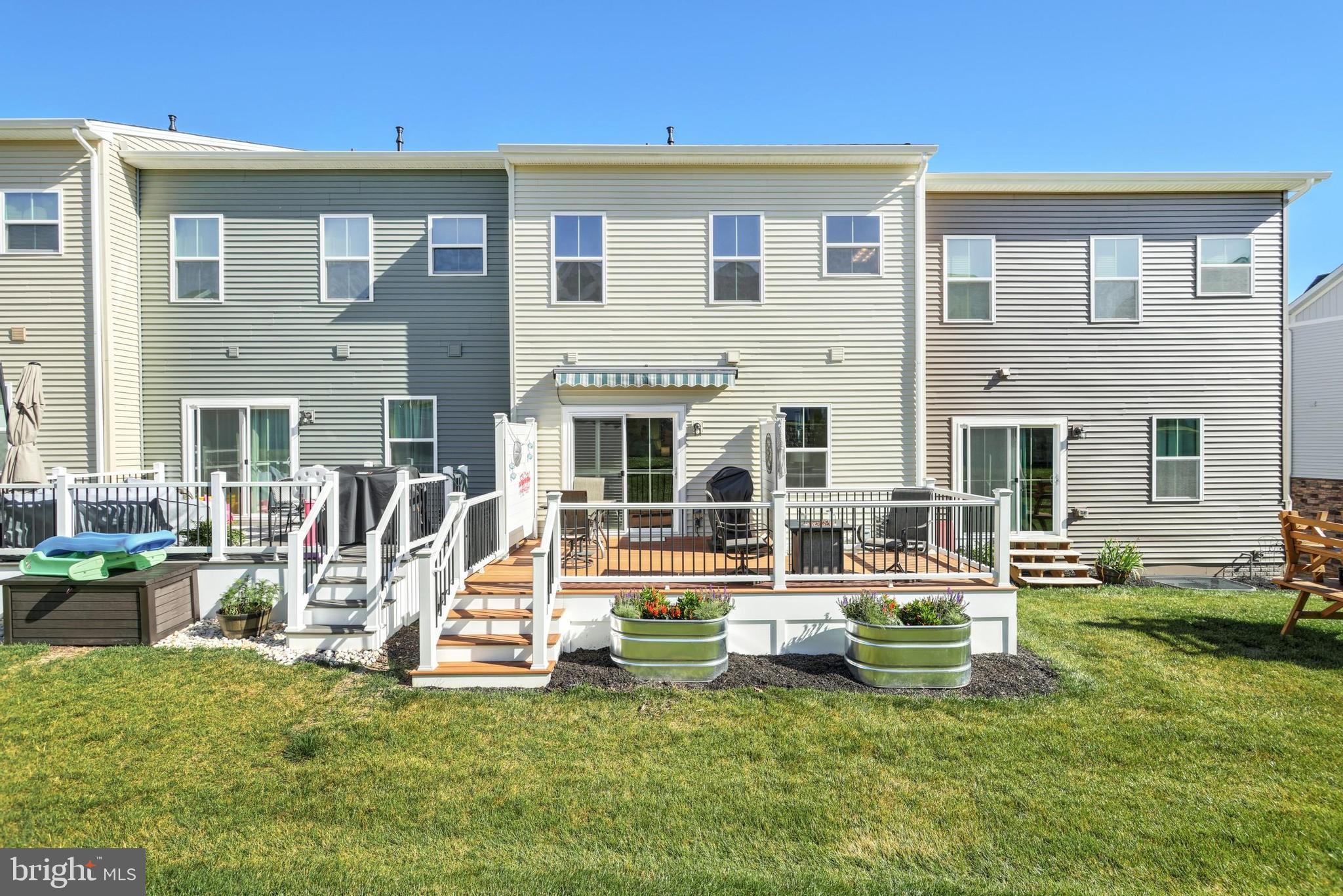 REGENTS GLEN TOWNHOME - Residential