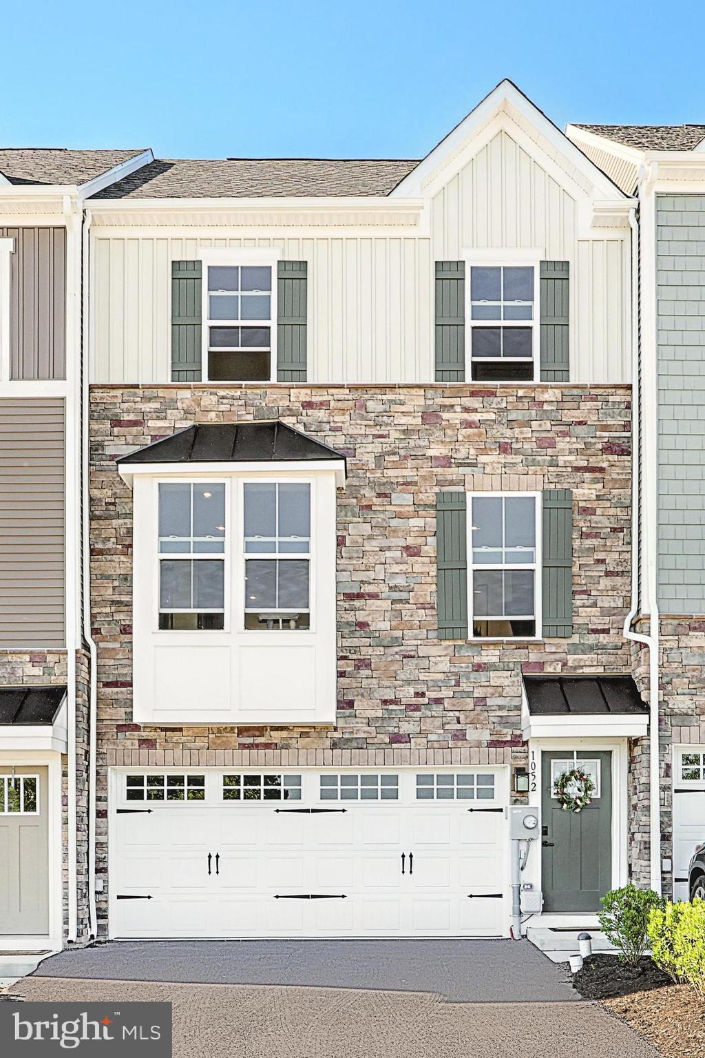 REGENTS GLEN TOWNHOME - Residential