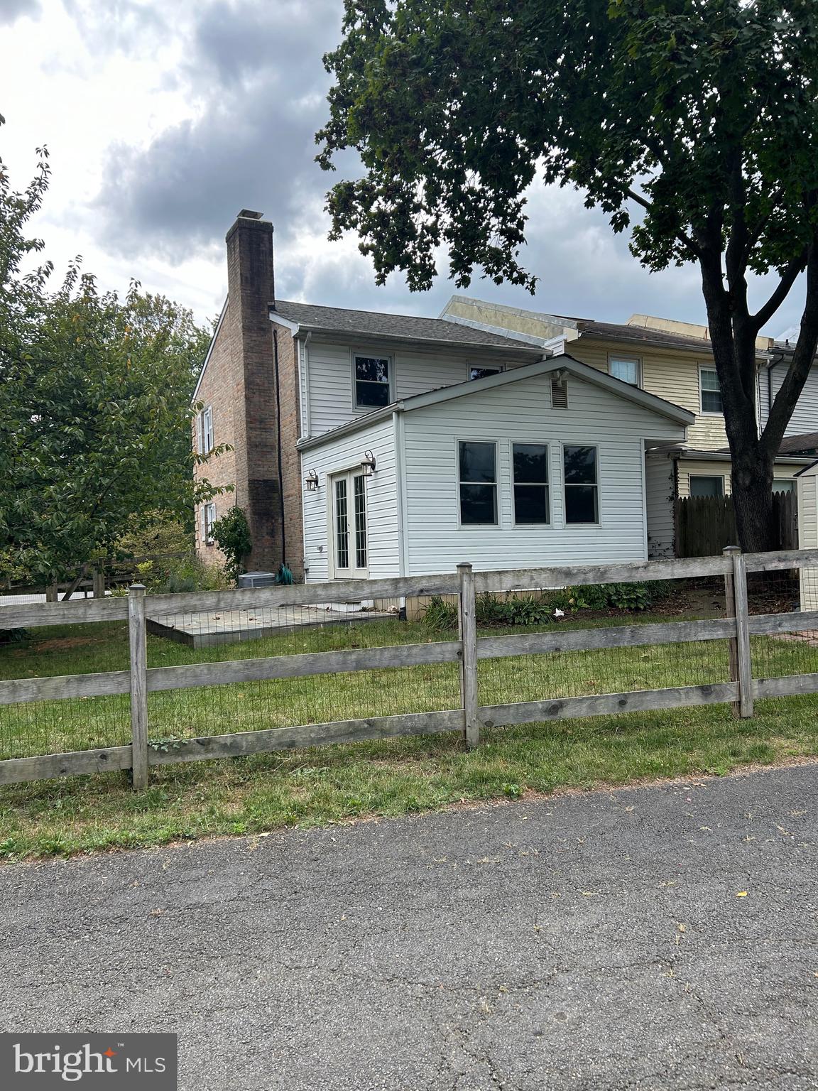 ROCK SPRING - Residential Lease