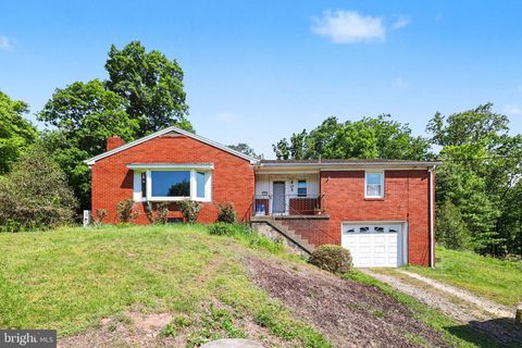 905 MOUNTAIN ROAD DAUPHIN PA 17018