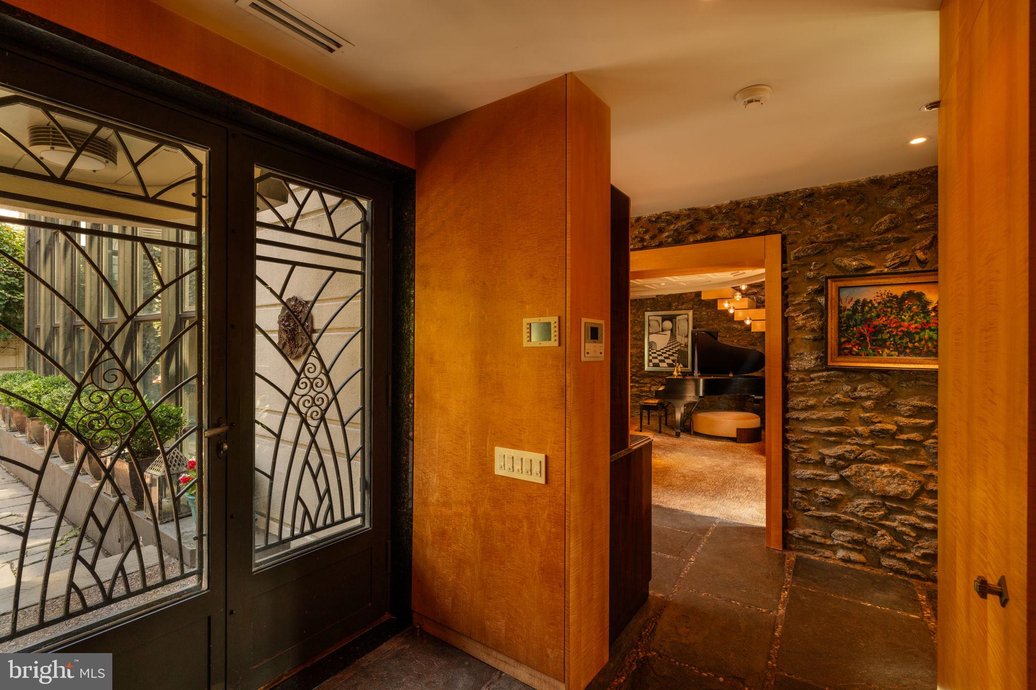 FAIRMOUNT - Residential