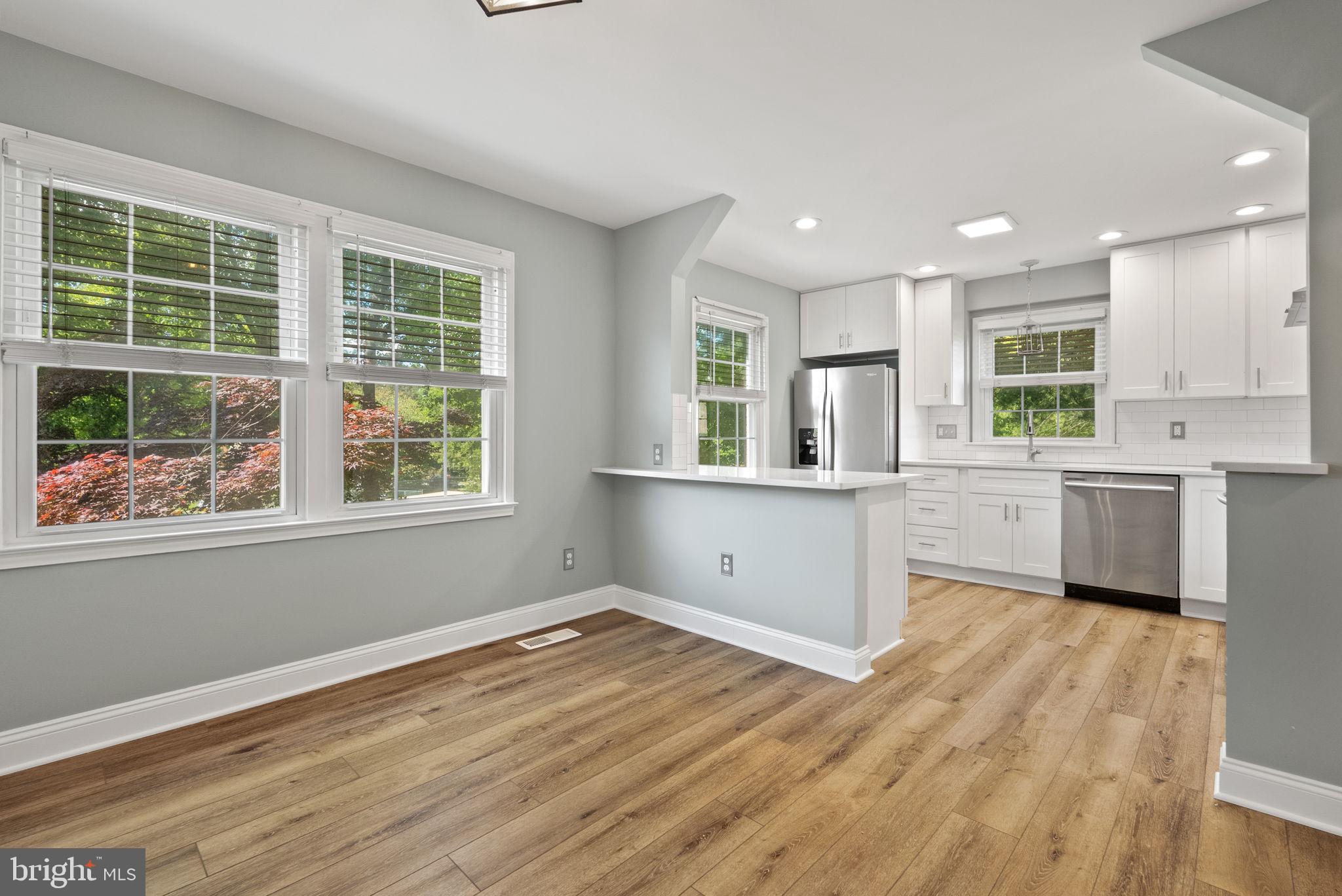 STRATHMEADE SQUARE - Residential