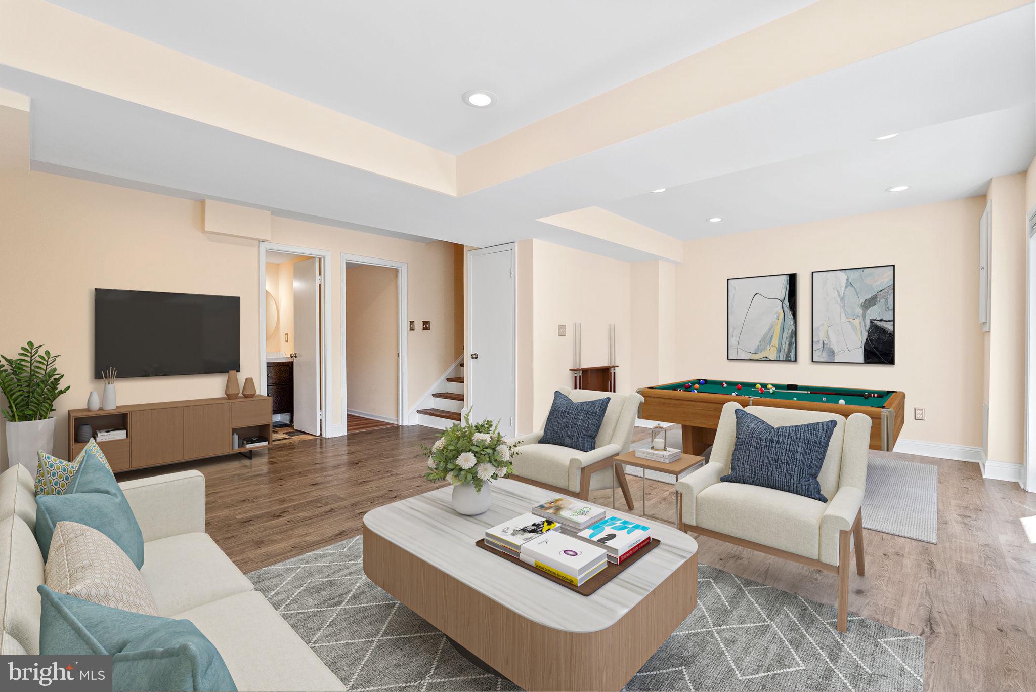 STRATHMEADE SQUARE - Residential