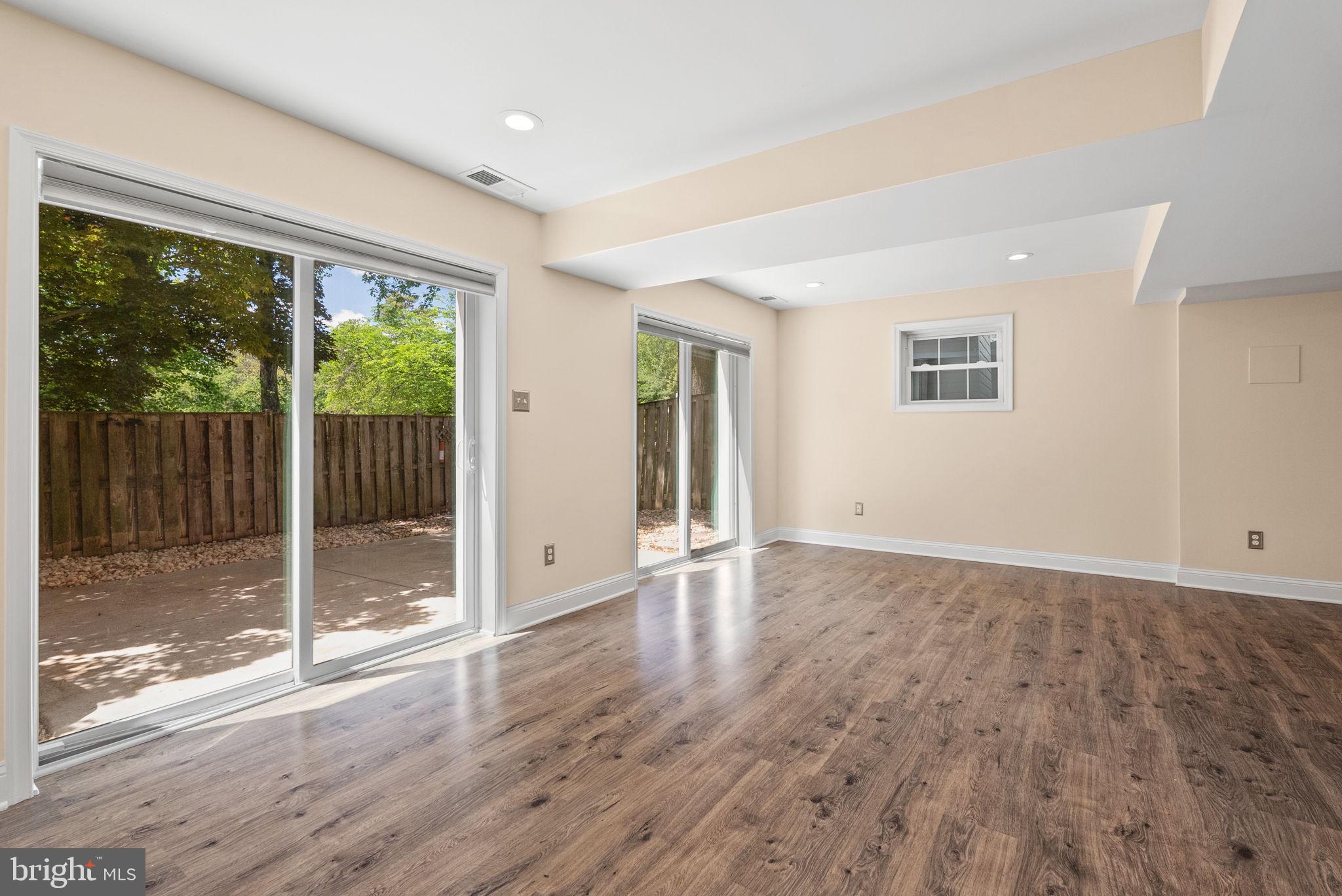 STRATHMEADE SQUARE - Residential